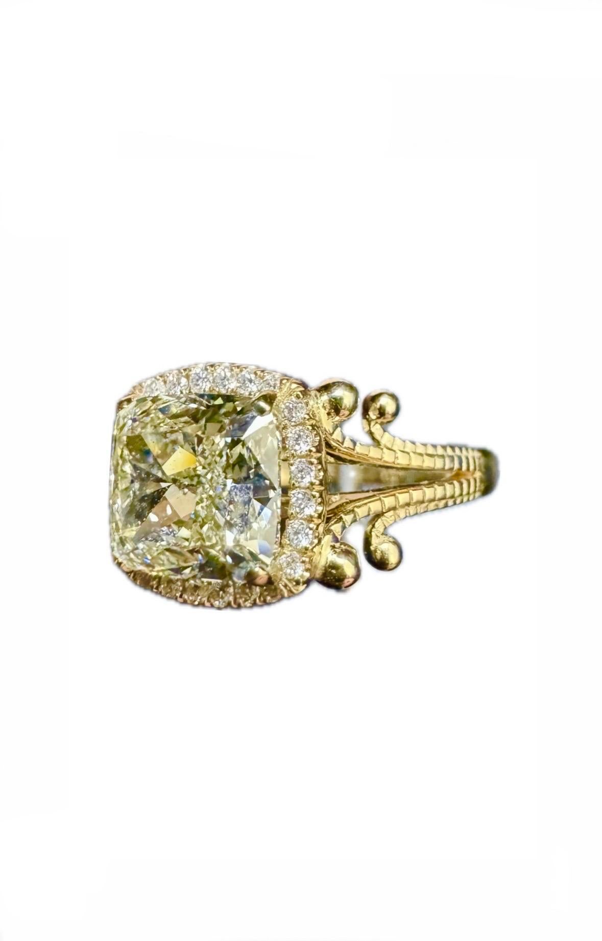 Anello di fidanzamento con diamante taglio cuscino in oro giallo 14K certificato GIA da 2,72 carati in vendita 1