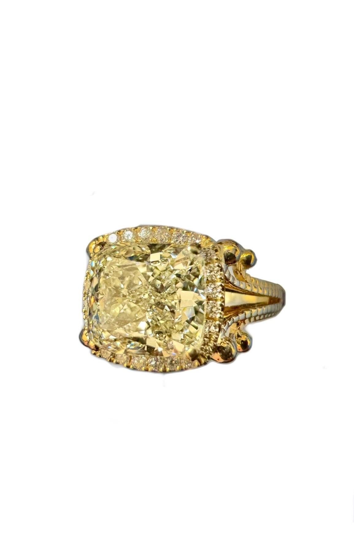 Anello di fidanzamento con diamante taglio cuscino in oro giallo 14K certificato GIA da 2,72 carati in vendita 3