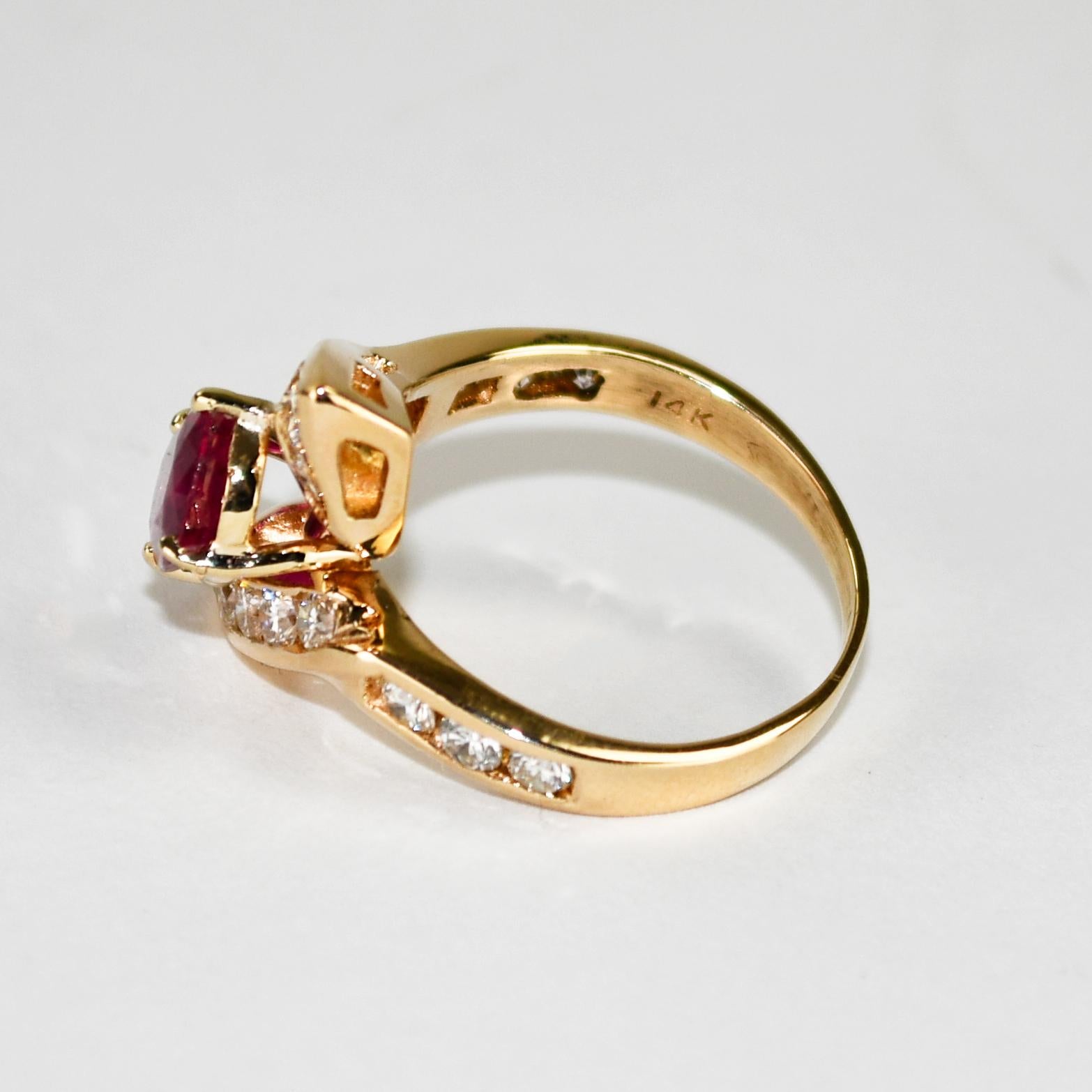 Bague en or jaune 14K certifiée GIA avec rubis et diamants 6.2g Unisexe en vente