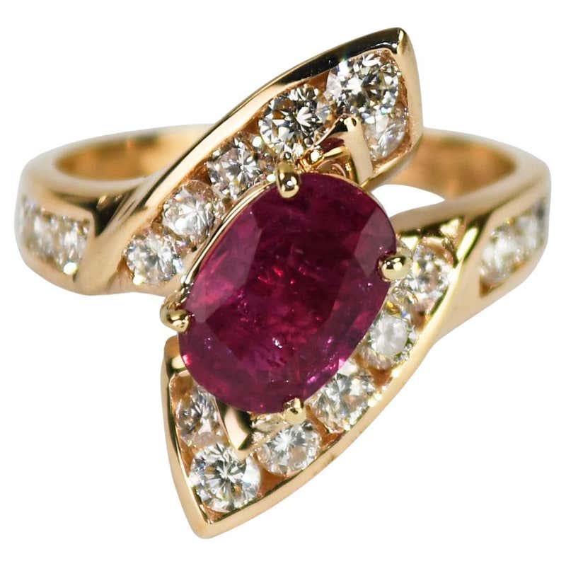 Ruby 14 G Oval Natural Ruby and Diamond Ring in 14K Solid Gold (Certified) For ...