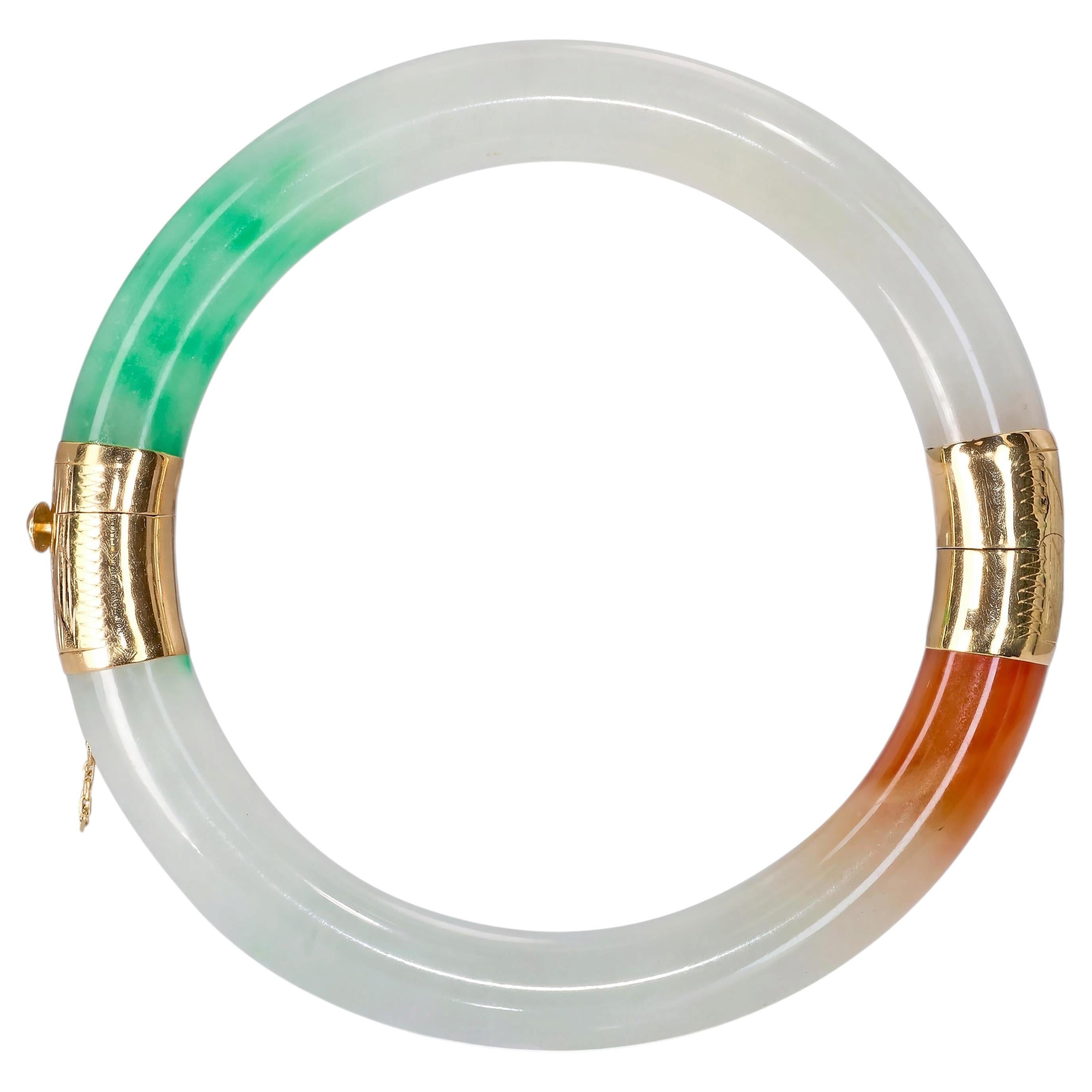 Brazalete con bisagra de oro amarillo de 14k con jadeíta blanca y verde moteada, certificado por el GIA