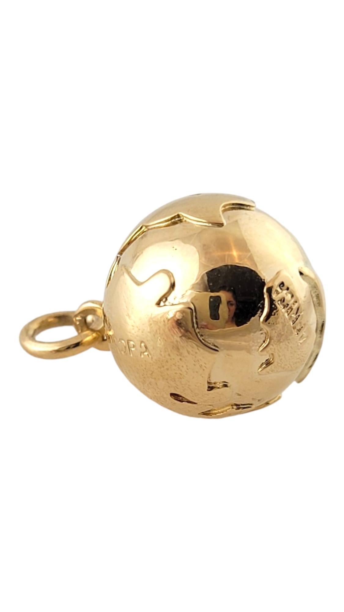 14K Yellow Gold Globe Charm #16910 In Good Condition For Sale In Washington Depot, CT