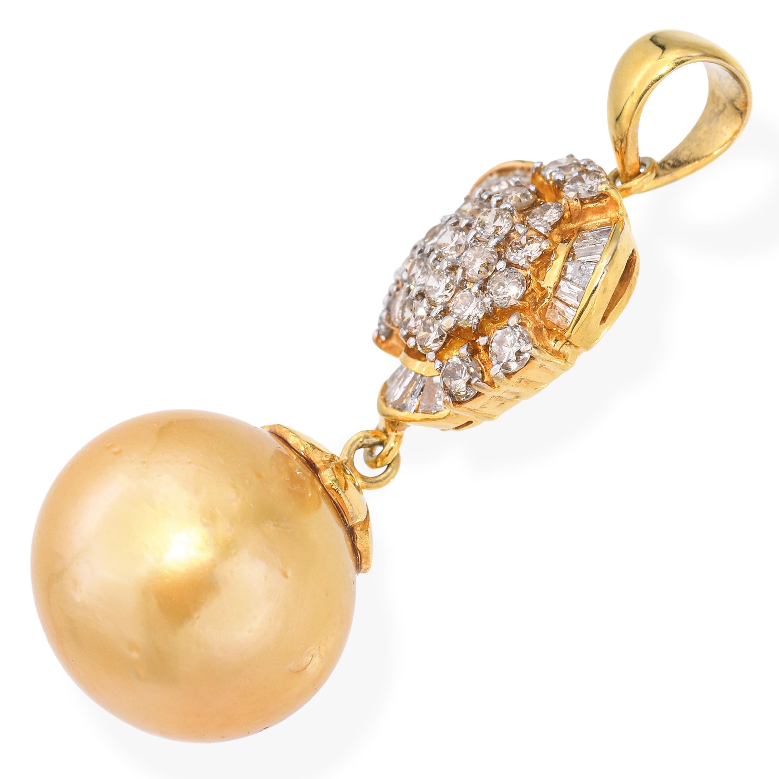 Set di orecchini e ciondoli in oro giallo 14k con perle dei mari del sud e diamanti in vendita 2