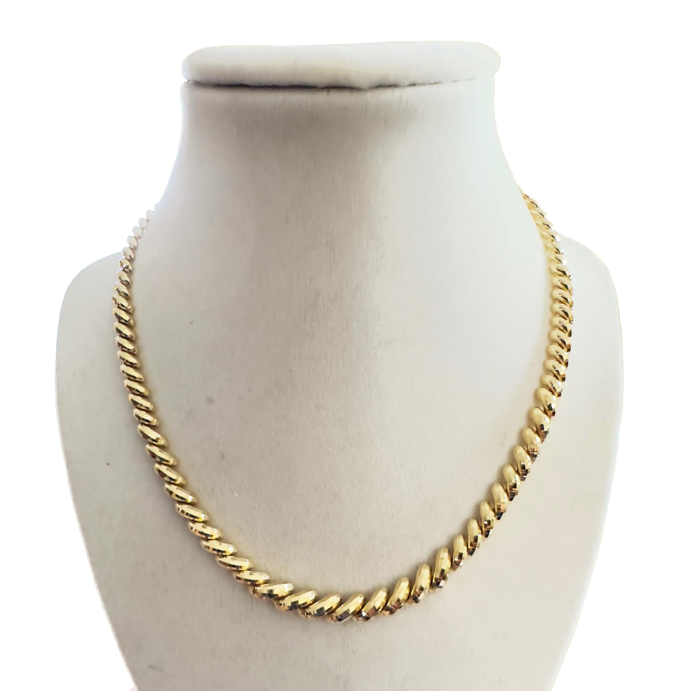 14k Yellow Gold Graduated San Marco Necklace 17.5