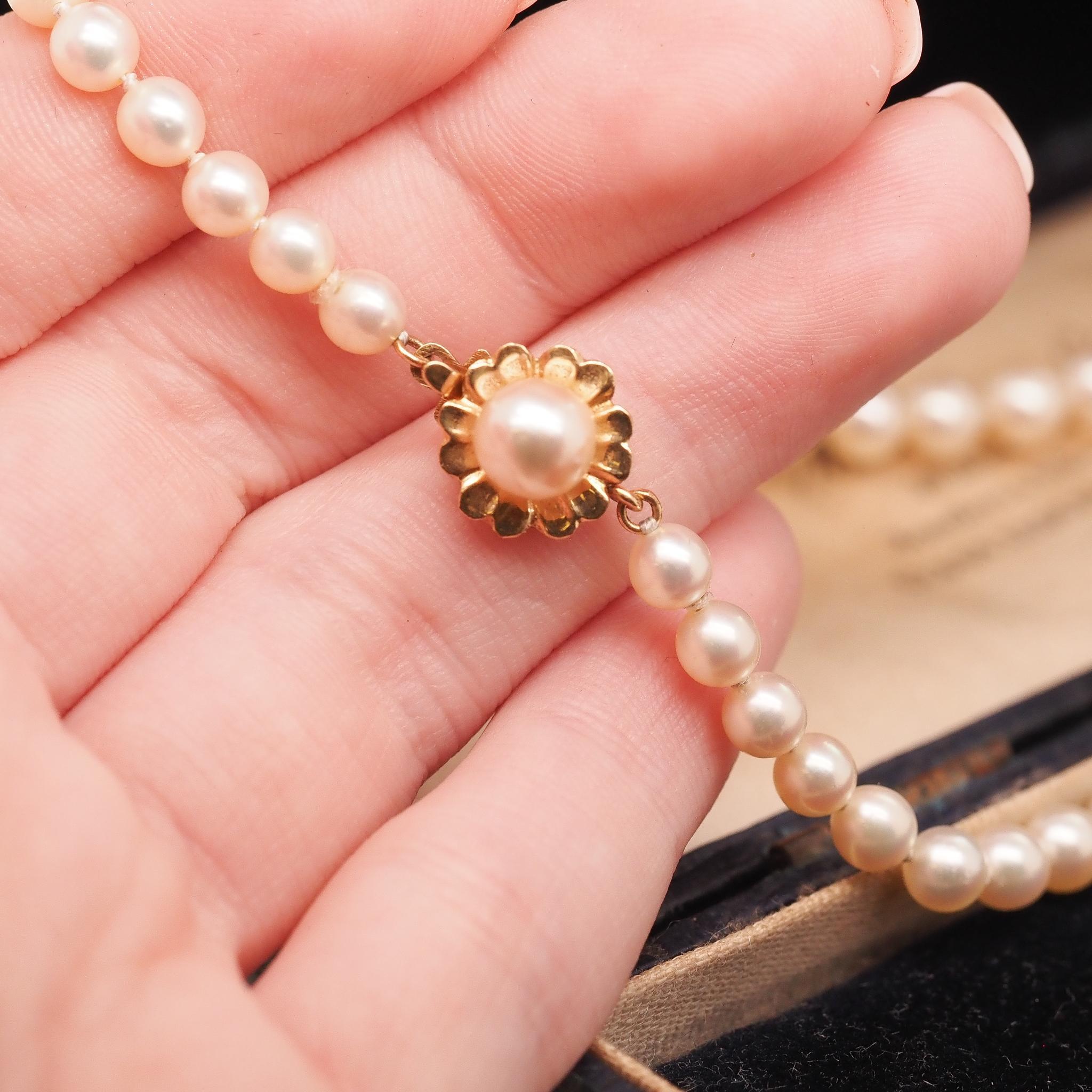 Year: 1960s
Item Details:
Metal Type: [Hallmarked, and Tested]
Weight: 18.7g
Pearl: Cultured, Whiteish Pink Luster, 8mm graduating down to 4mm
Measurement: . 17 Inches
Condition: Excellent
Era: Vintage