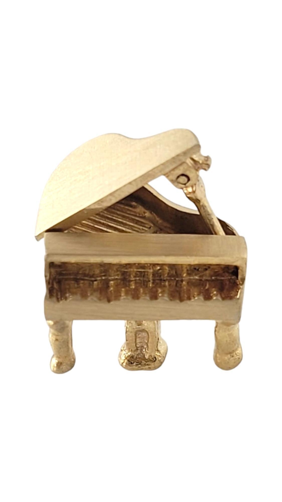Vintage 14K Yellow Gold Piano Charm #16896

This adorable piano charm is meticulously crafted from 14K gold and is the perfect charm for a music lover!

Size: 9.9mm X 13.1mm X 15.5mm 

Weight: 3.0 dwt/ 4.7 g

Hallmark: 14K

Very good condition,