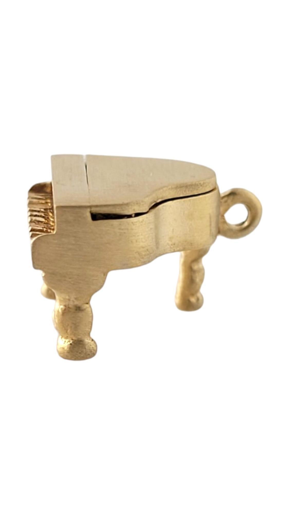 14K Yellow Gold Grand Piano Charm #16896 In Good Condition For Sale In Washington Depot, CT