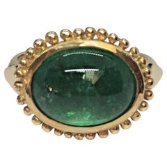 Anello da cocktail da donna in oro giallo 14K con alone granulare di smeraldo naturale estratto dalla terra