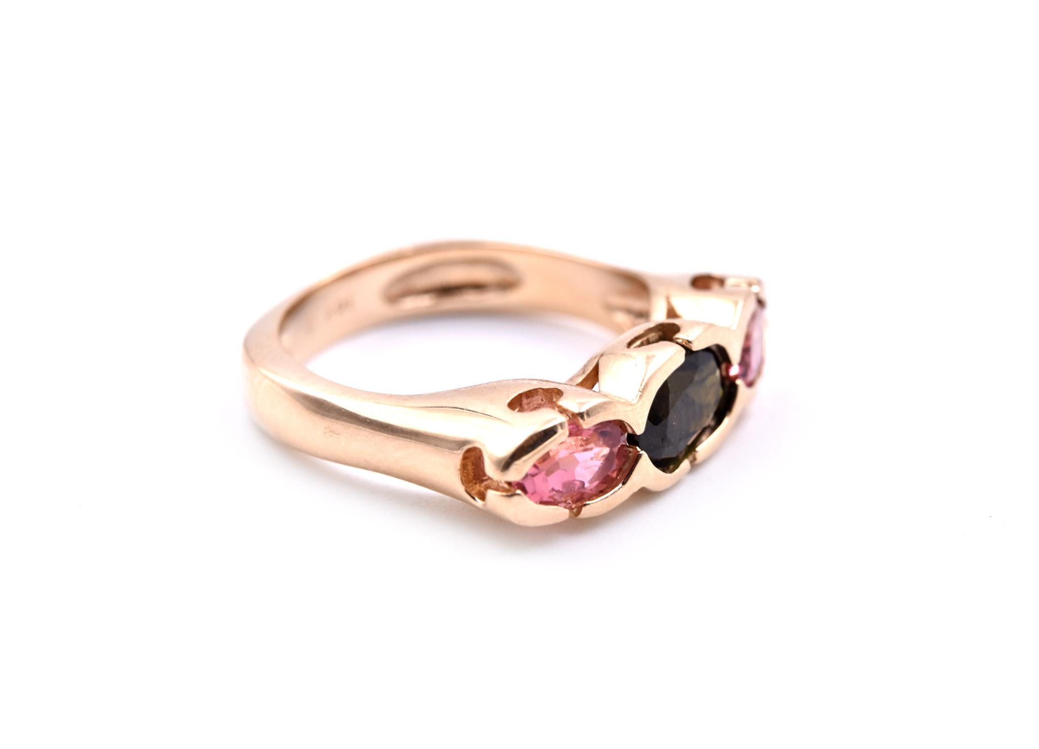 14 Karat Yellow Gold Green and Pink Tourmaline Ring In Excellent Condition In Scottsdale, AZ