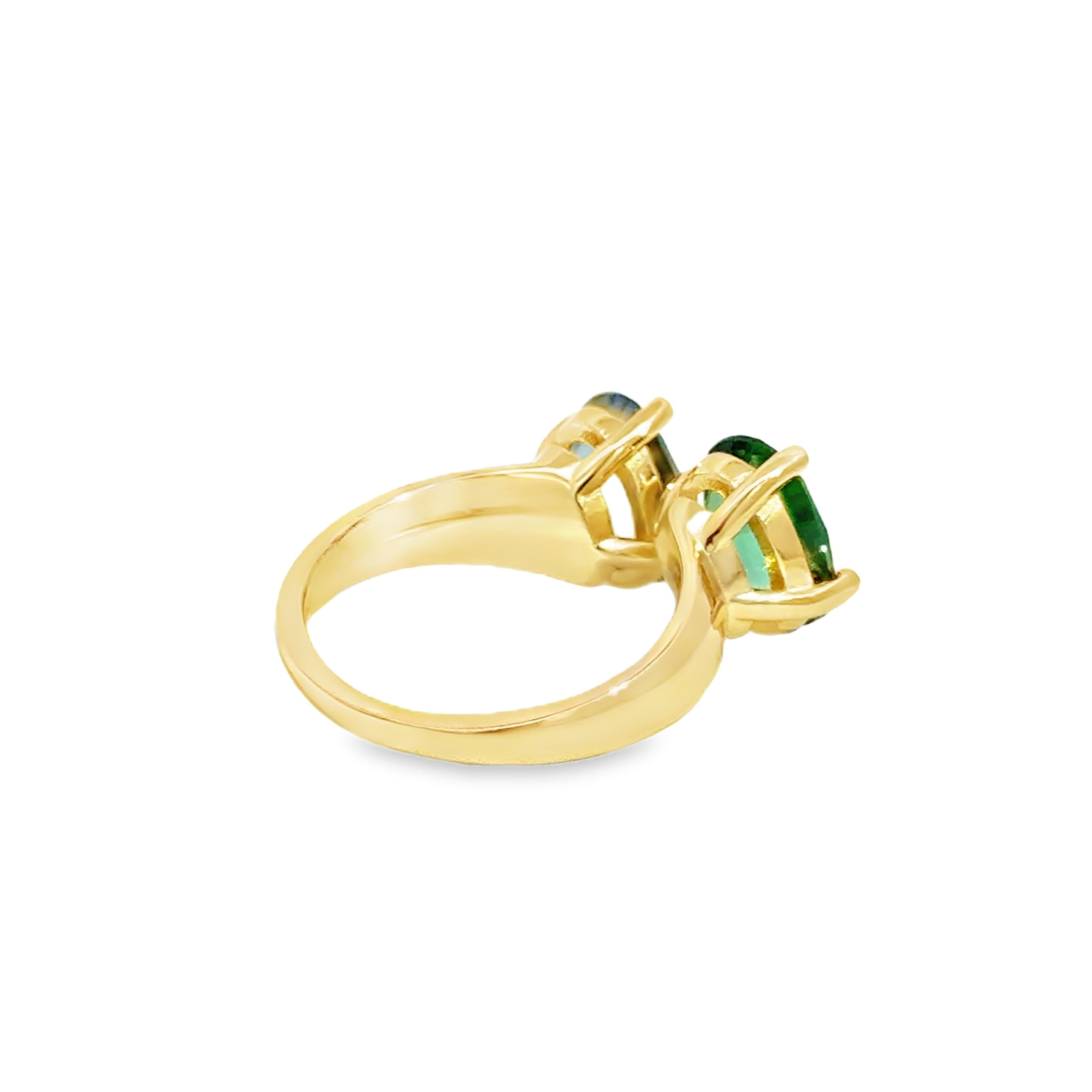 Bague bypass en or jaune 14k avec tourmaline verte et bleue en vente 1