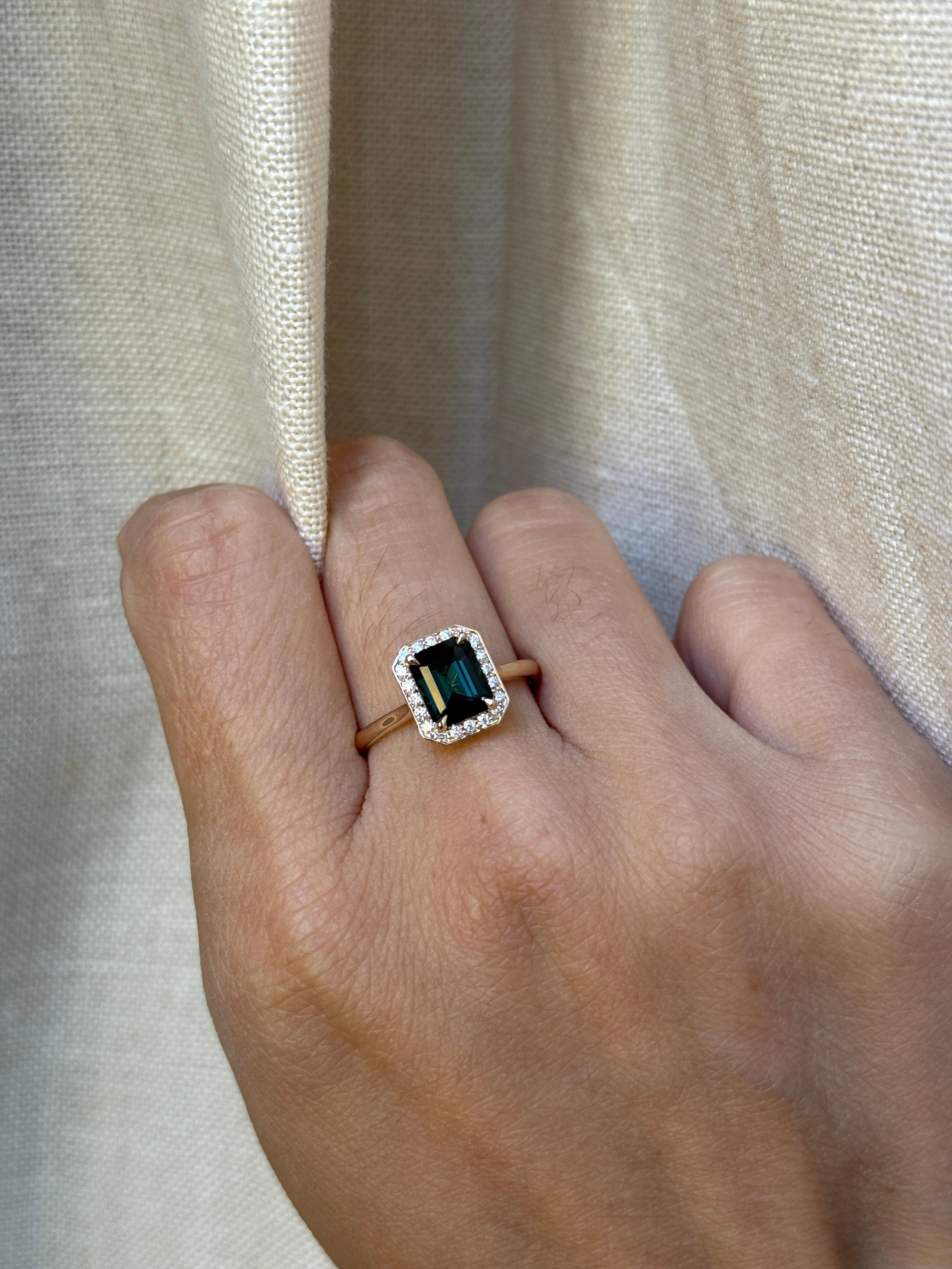 Contemporain Bague de fiançailles en or jaune 14K à l'Indicolite verte 1.75 CT Tourmaline en vente