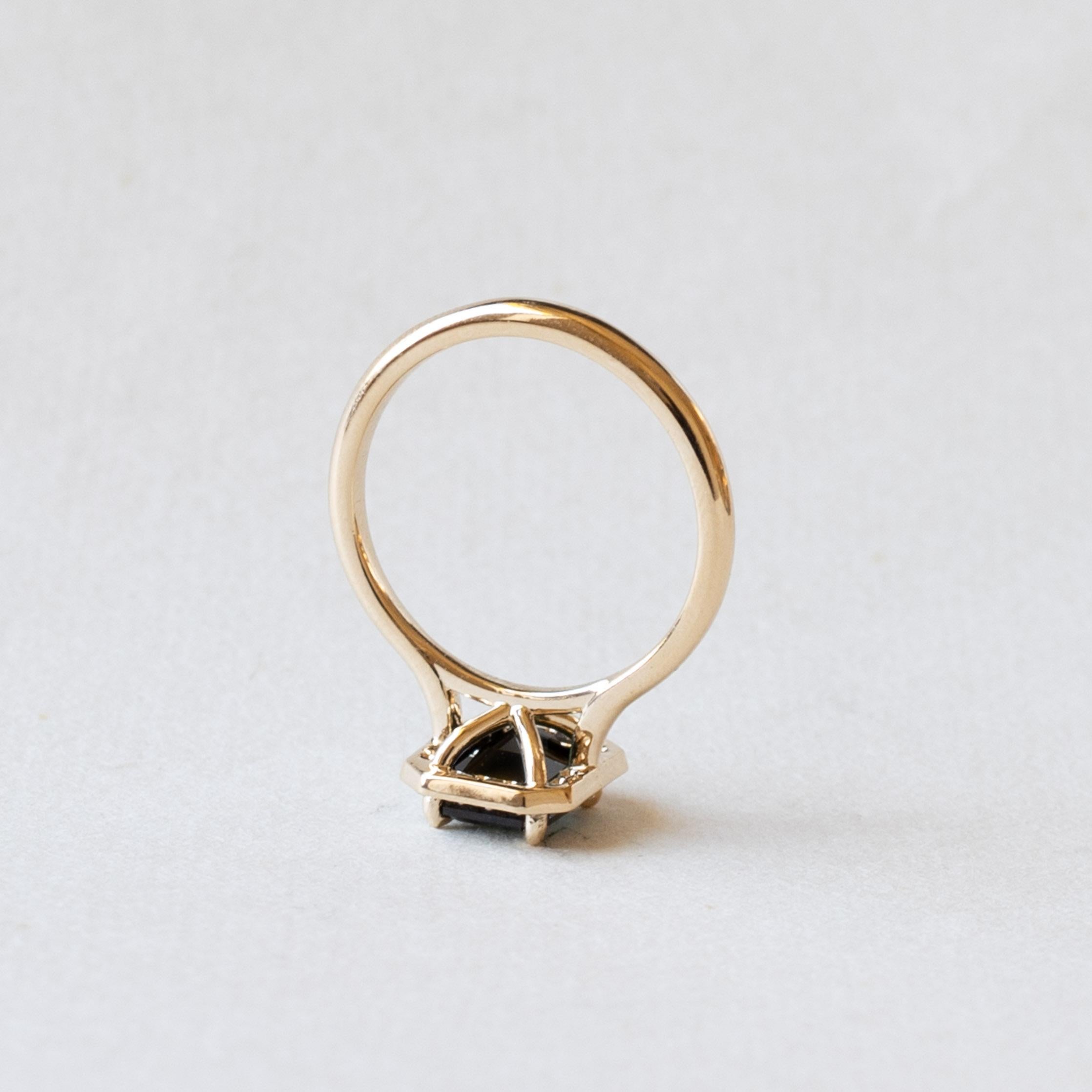 Taille émeraude Bague de fiançailles en or jaune 14K à l'Indicolite verte 1.75 CT Tourmaline en vente