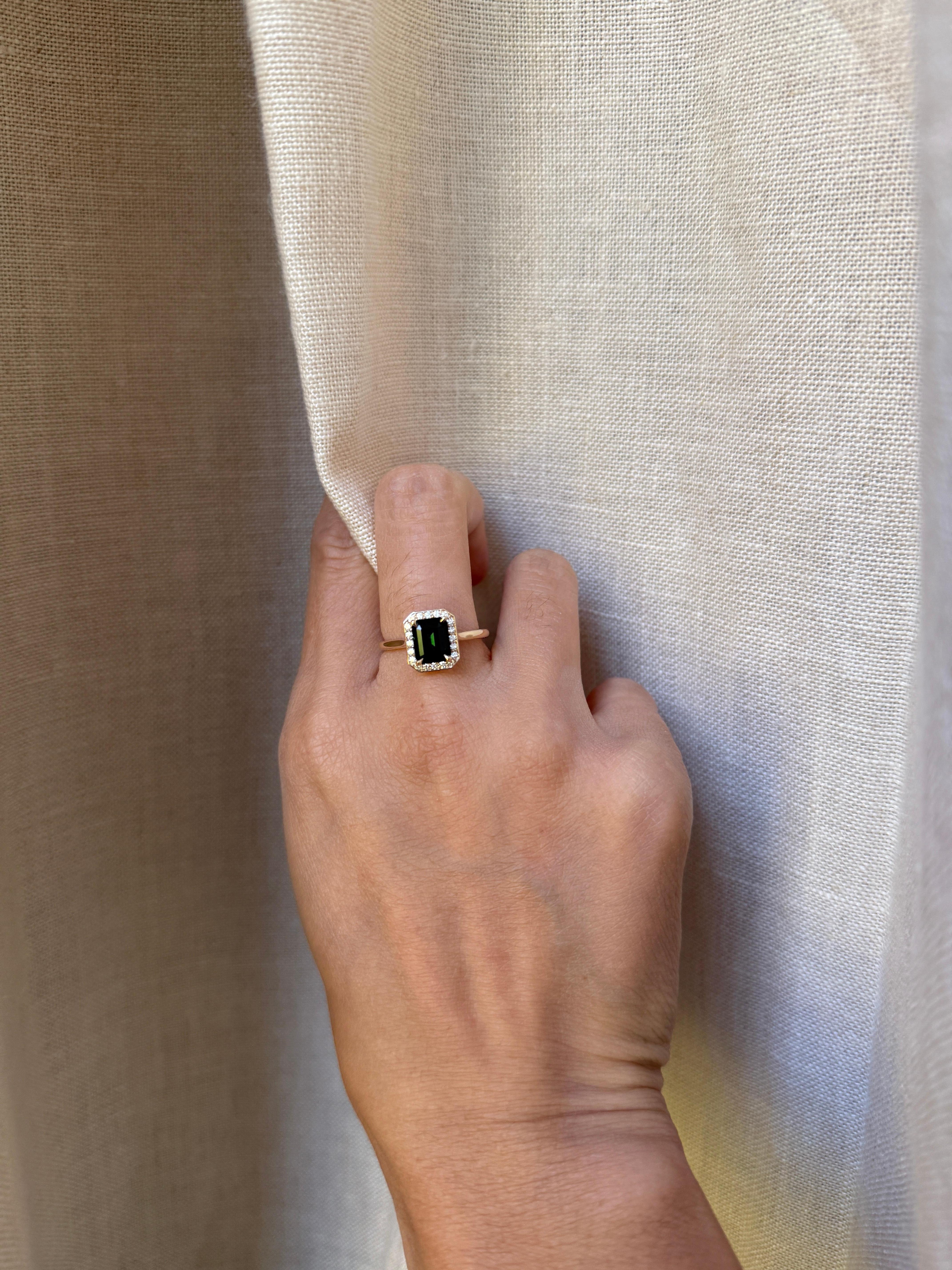 Bague de fiançailles en or jaune 14K à l'Indicolite verte 1.75 CT Tourmaline en vente 1