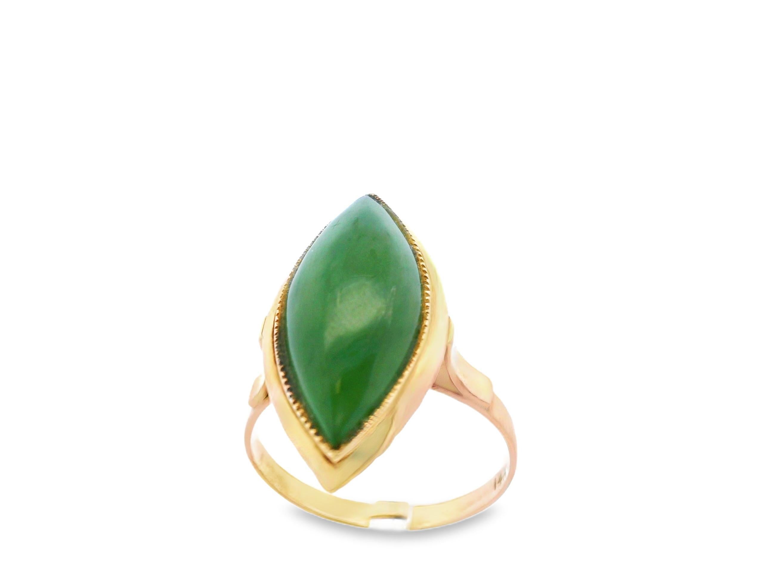 14K Yellow Gold Green Jade Cabochon Statement Ring in vendita 6