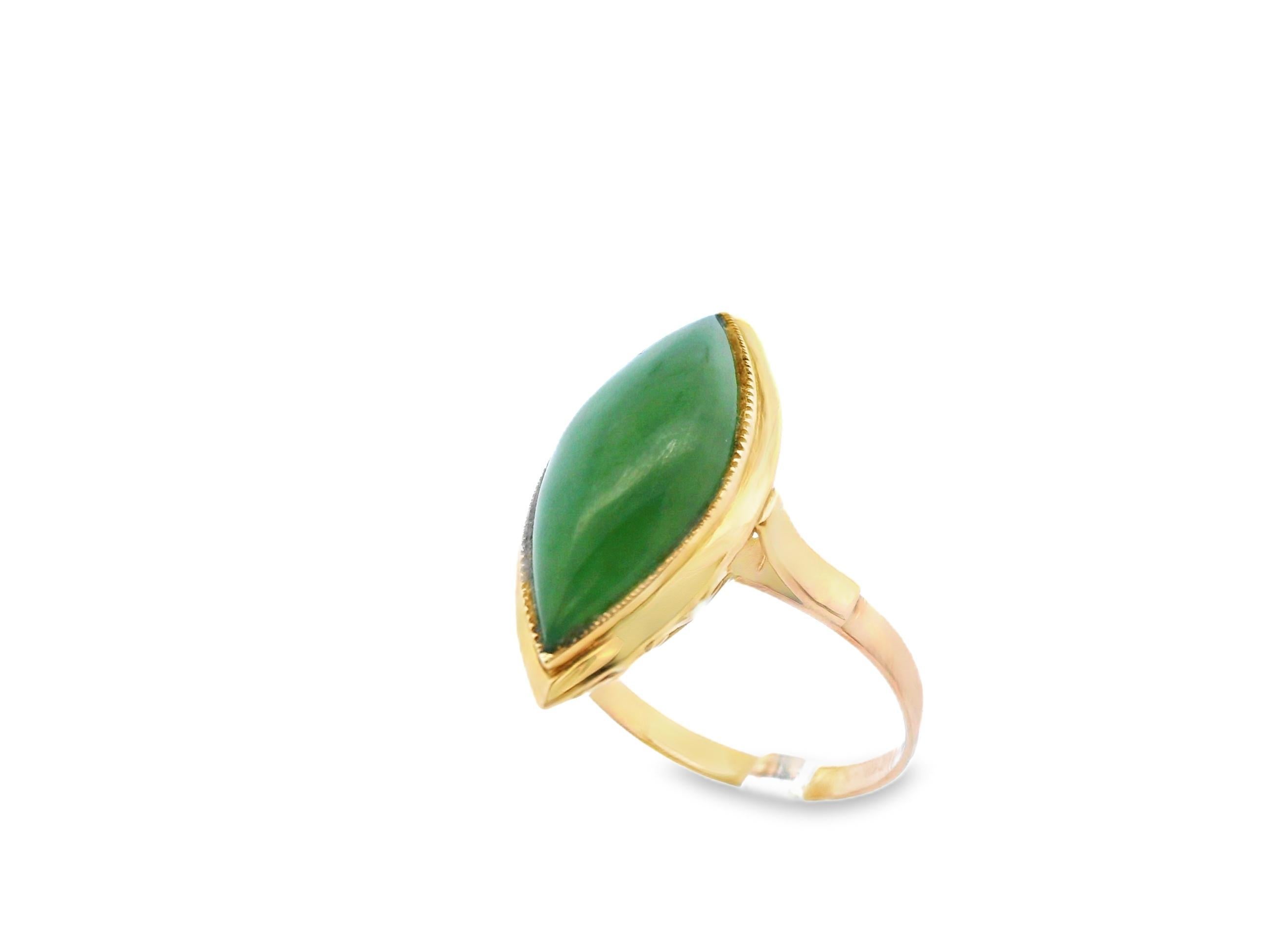14K Yellow Gold Green Jade Cabochon Statement Ring in vendita 2