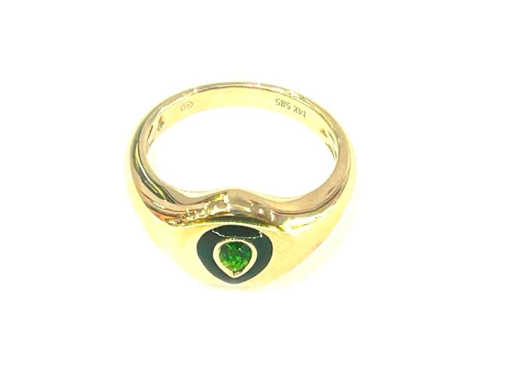 14K Yellow Gold Green Peridot & Black Enamel Signet Ring 0.18 Carats For Sale 5