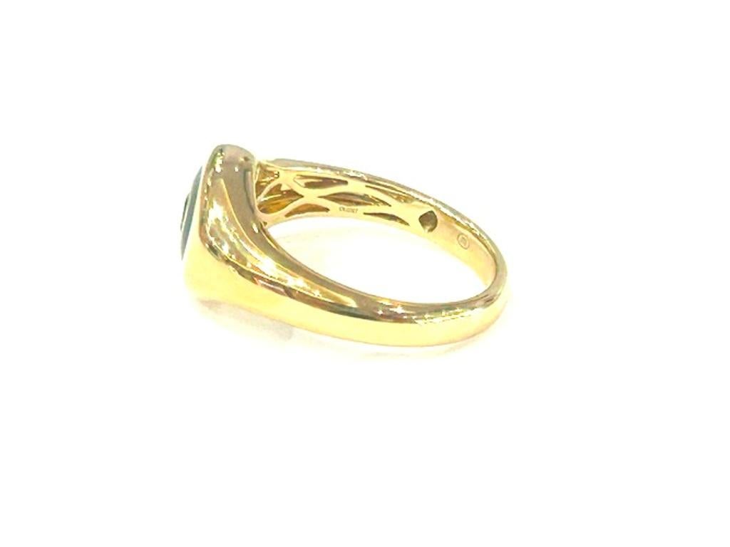 14K Yellow Gold Green Peridot & Black Enamel Signet Ring 0.18 Carats For Sale 3