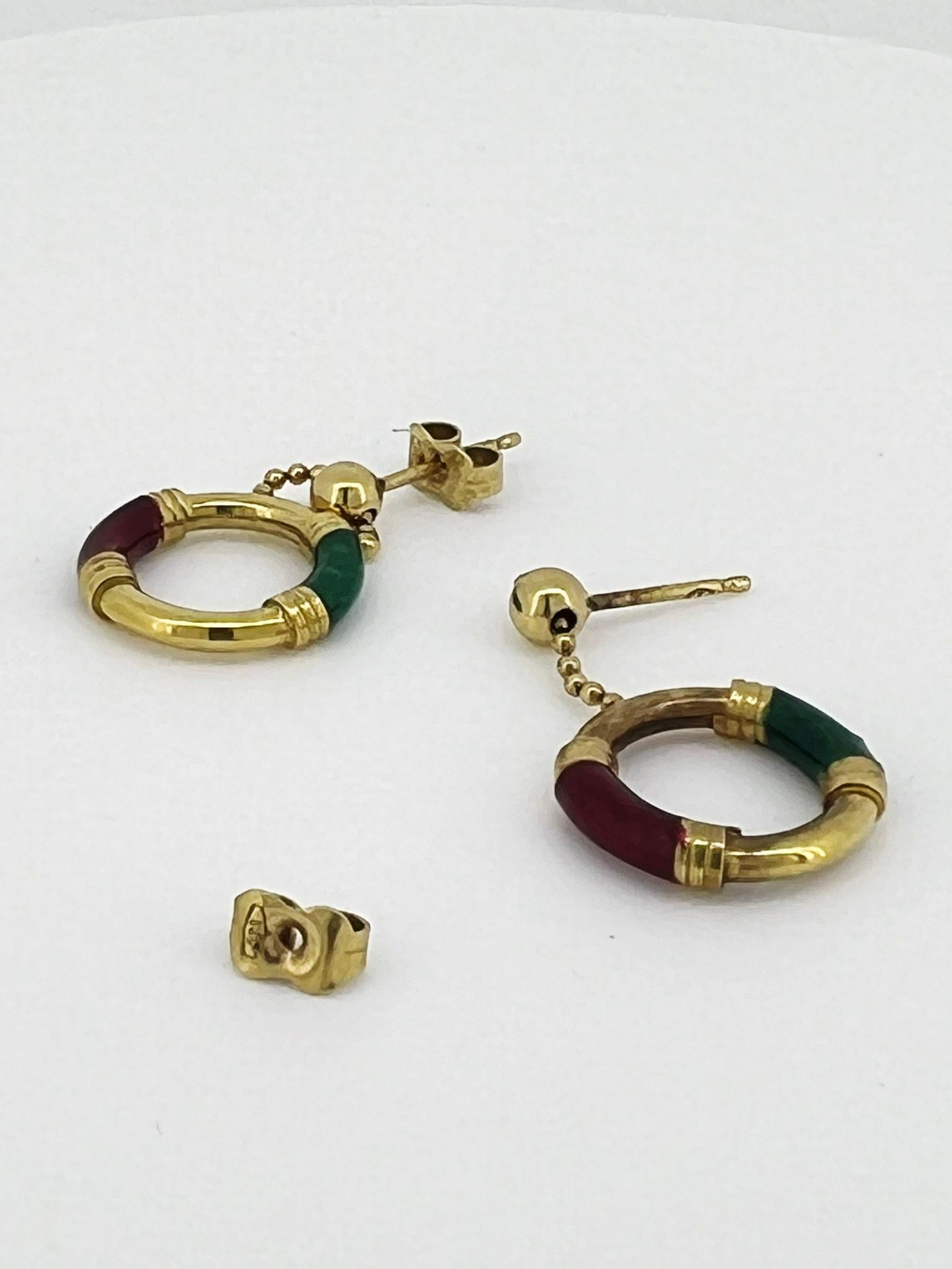 14K Gelbgold, grüne & rote Emaille Runde Vintage-Ohrringe (Anhänger) im Zustand „Hervorragend“ im Angebot in MELBOURNE, AU