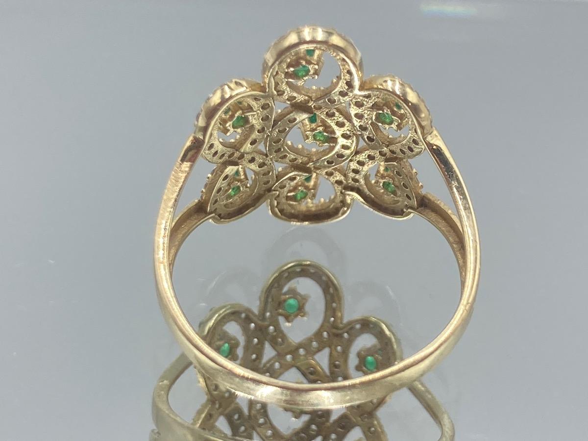 14K Yellow Gold, Green Stones and Cubic Zirconia Sones 2.6g Size: 7 For Sale 1