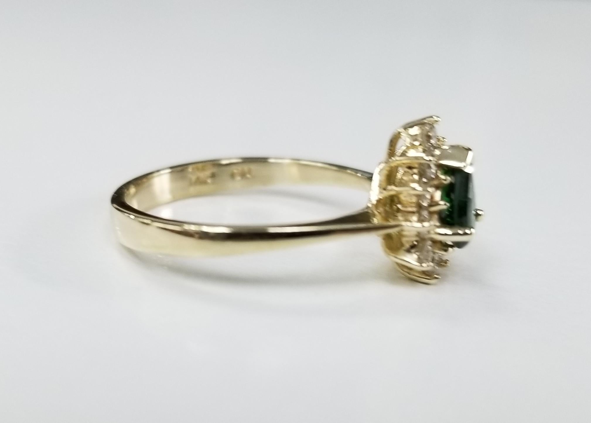 Contemporary 14 Karat Yellow Gold Green Tourmaline and Diamond Ring For Sale