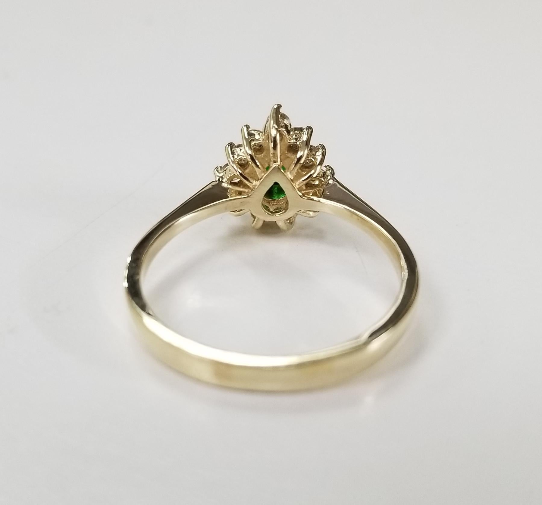 Ring aus 14 Karat Gelbgold mit grünem Turmalin und Diamant (Tropfenschliff) im Angebot