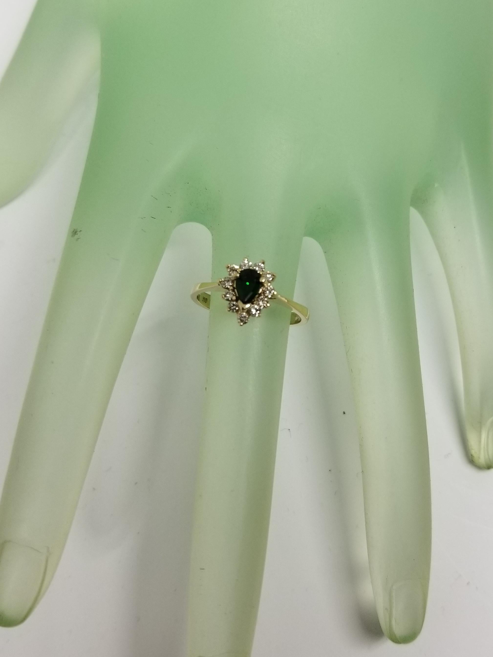 Ring aus 14 Karat Gelbgold mit grünem Turmalin und Diamant Damen im Angebot