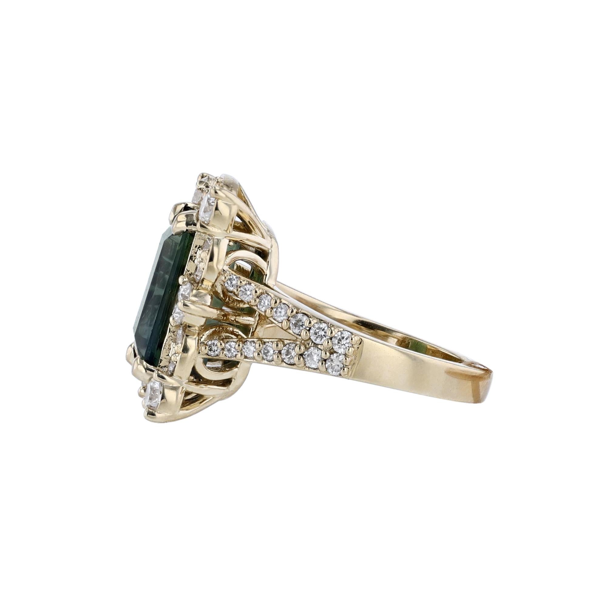 Contemporary 14K Yellow Gold Green Tourmaline Diamond Split Shank Ring For Sale