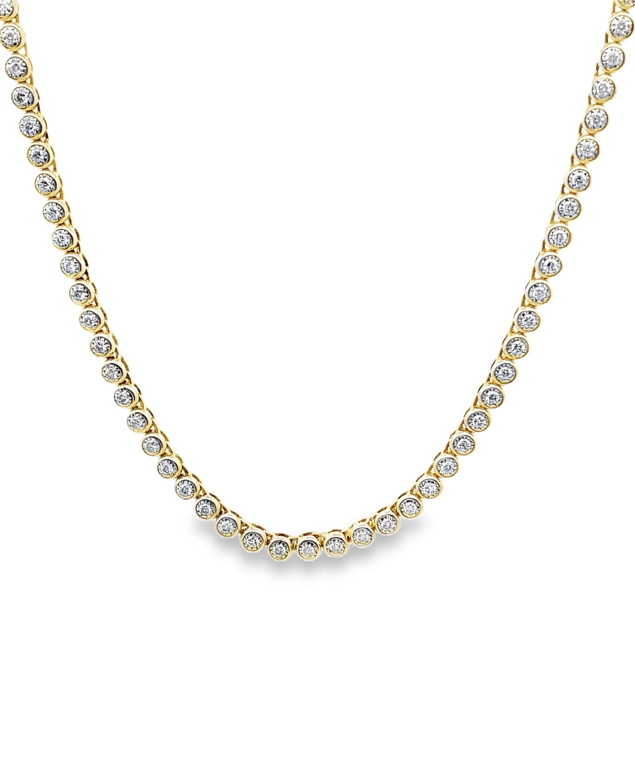 Contemporaneo Collana Tennis mezza graffetta in oro giallo 14K con diamanti incastonati a illusione in vendita