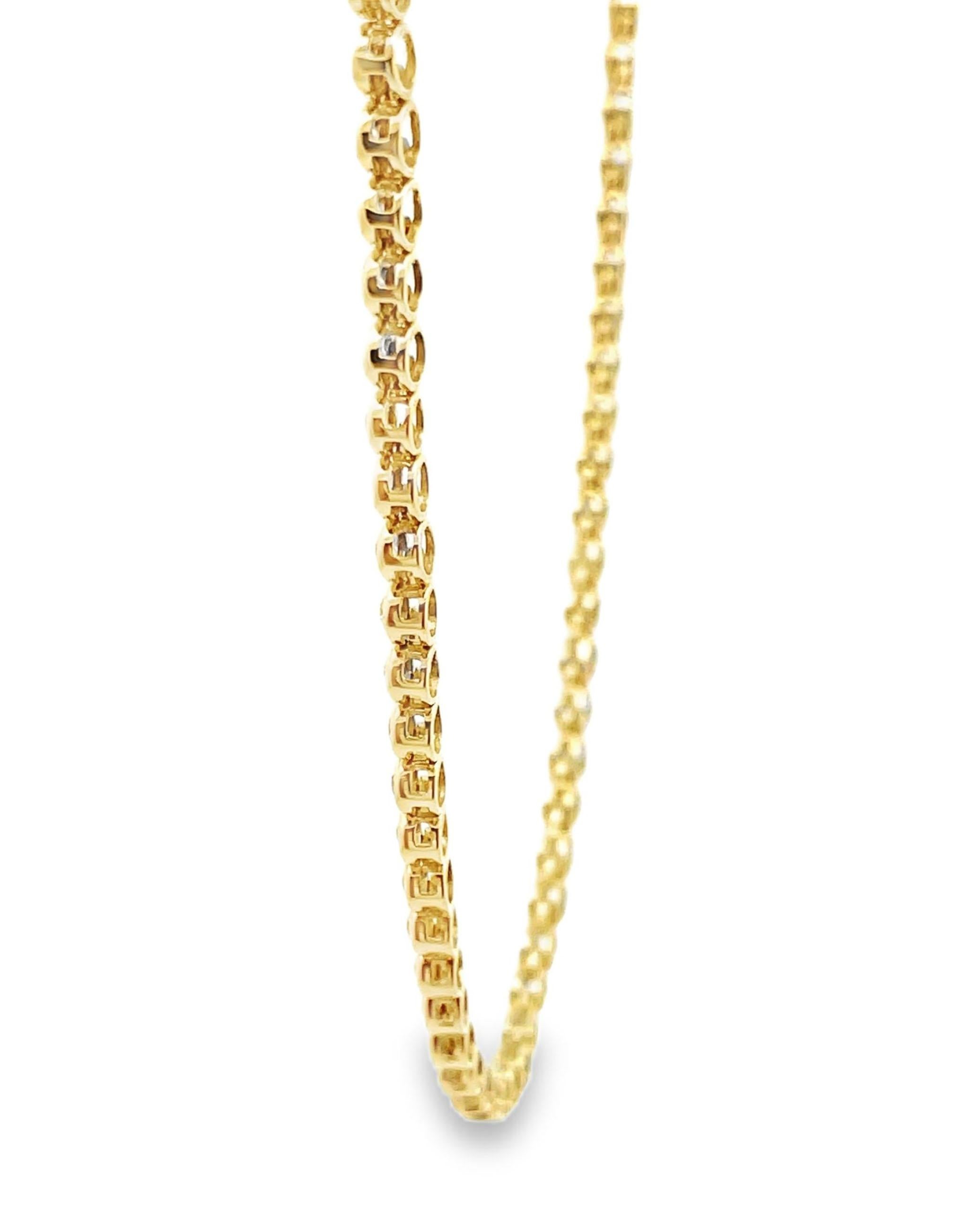 Collana Tennis mezza graffetta in oro giallo 14K con diamanti incastonati a illusione In condizioni Nuovo in vendita a Old Tappan, NJ