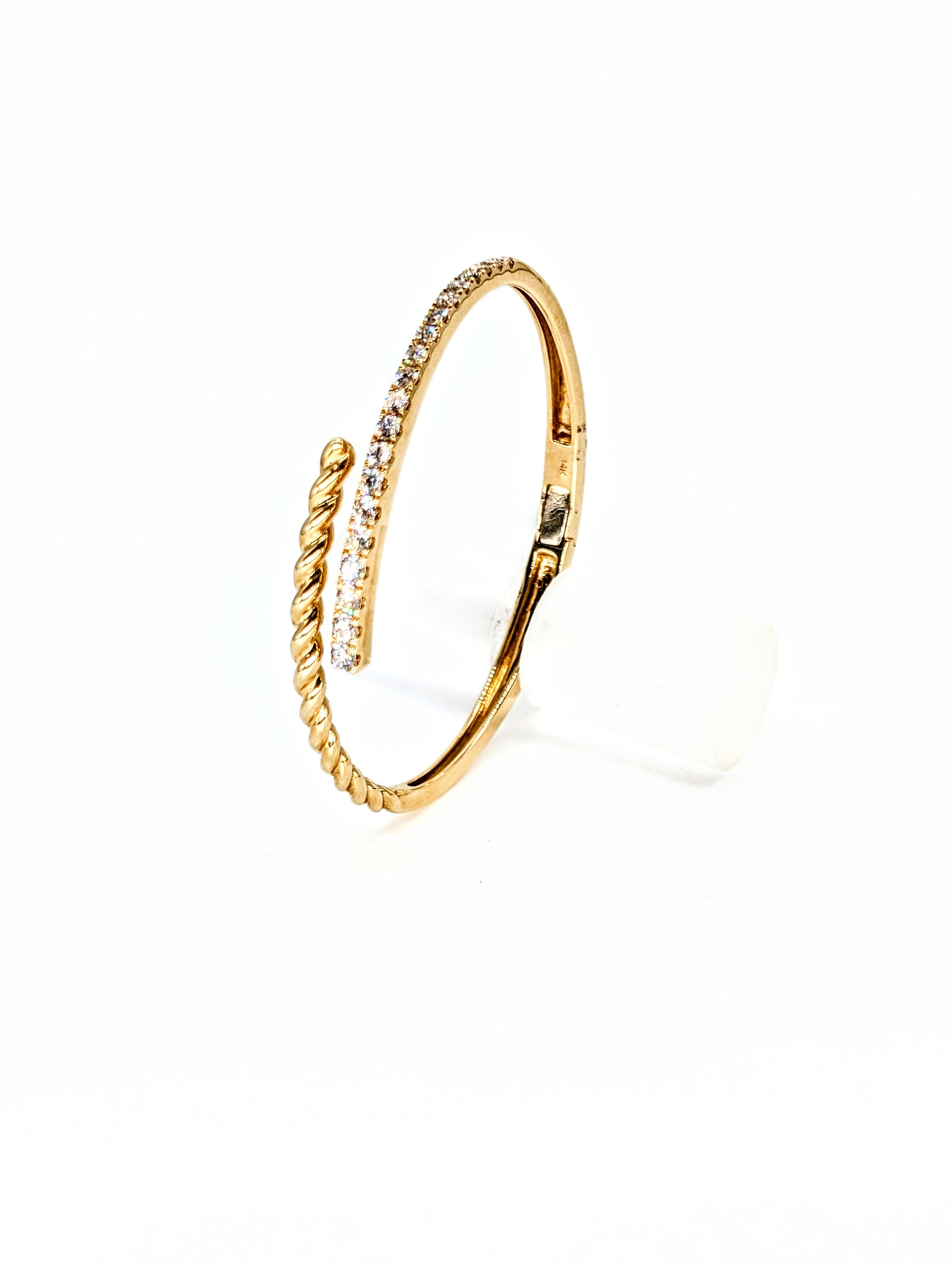 da uomo o donna Bangle in oro giallo 14k con design a mezza corda e mezzo diamante graduato in vendita