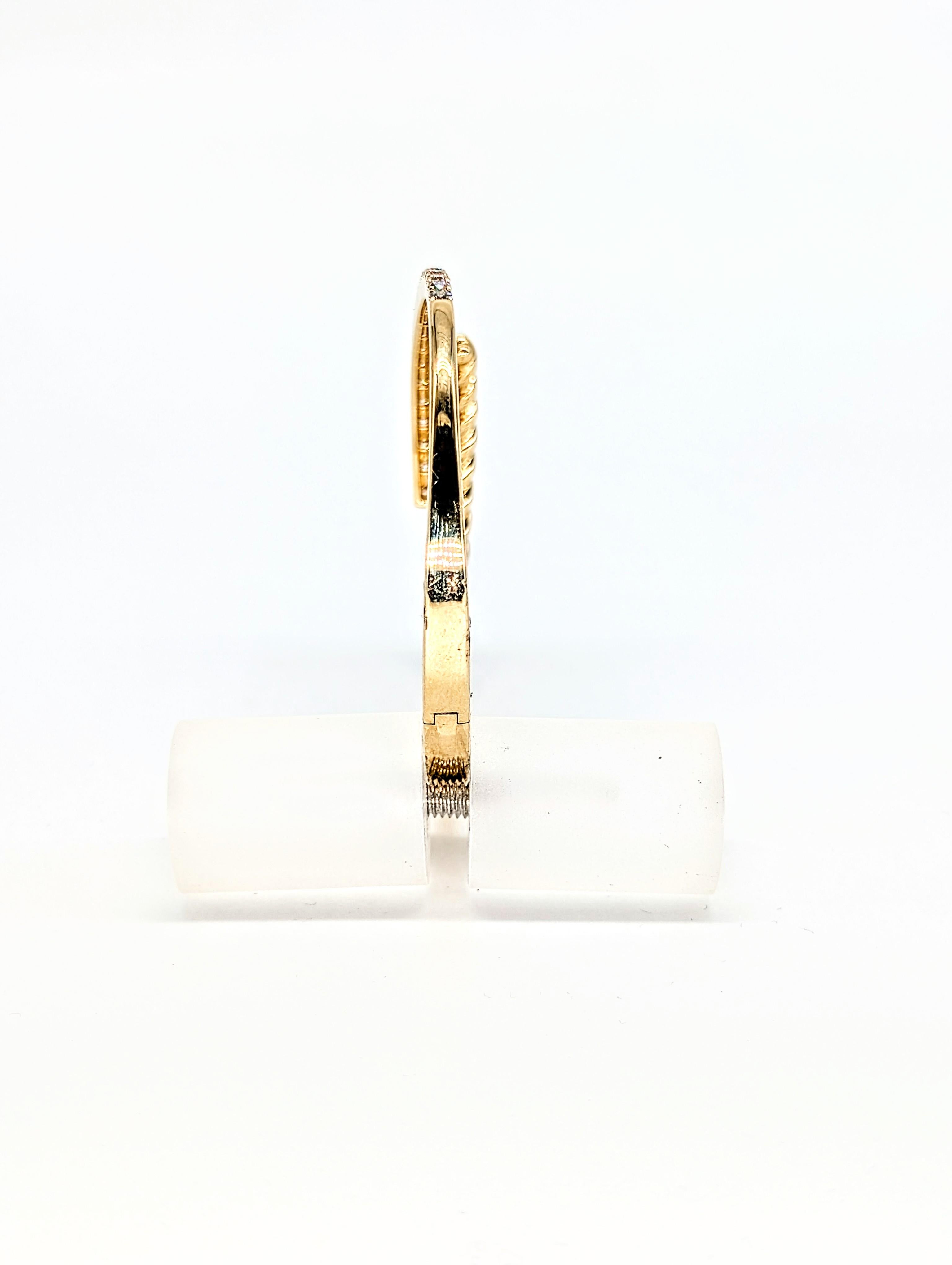 Bangle in oro giallo 14k con design a mezza corda e mezzo diamante graduato in vendita 2