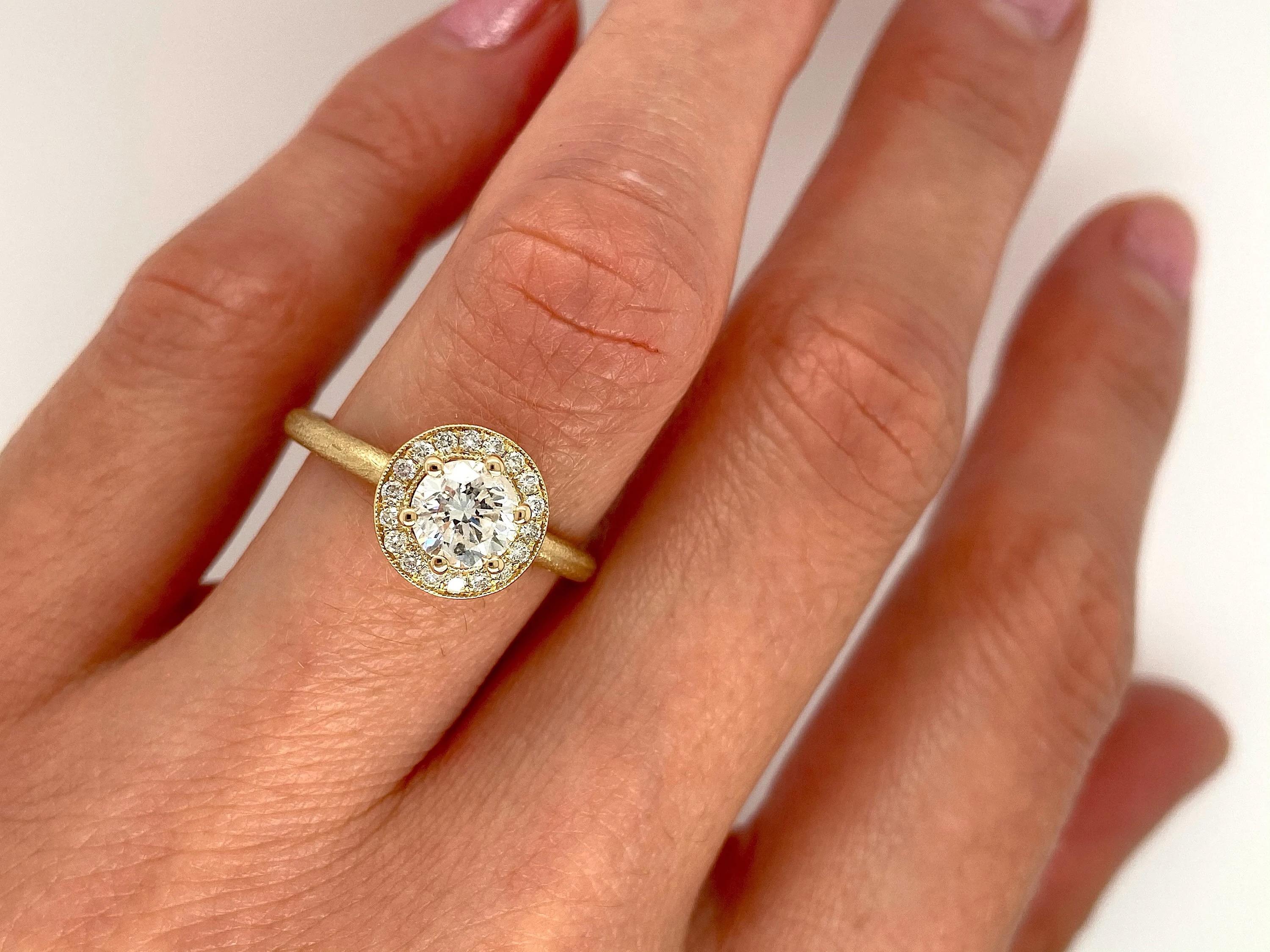 14k Gelbgold Halo 1,01 Karat Gesamt Diamant-Verlobungsring im Zustand „Neu“ in Houston, TX