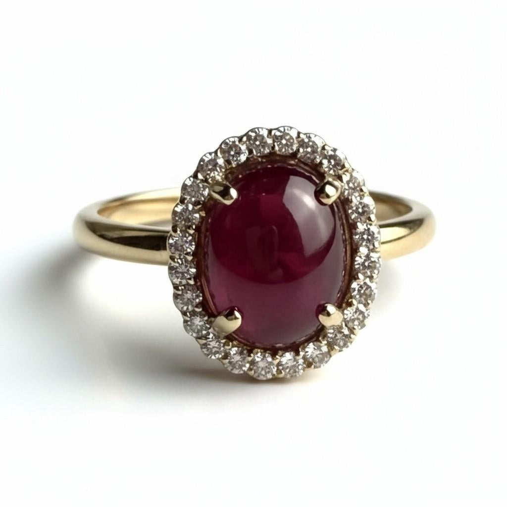 Bague en or jaune 14K avec rubis cabochon en halo et diamant en vente 3