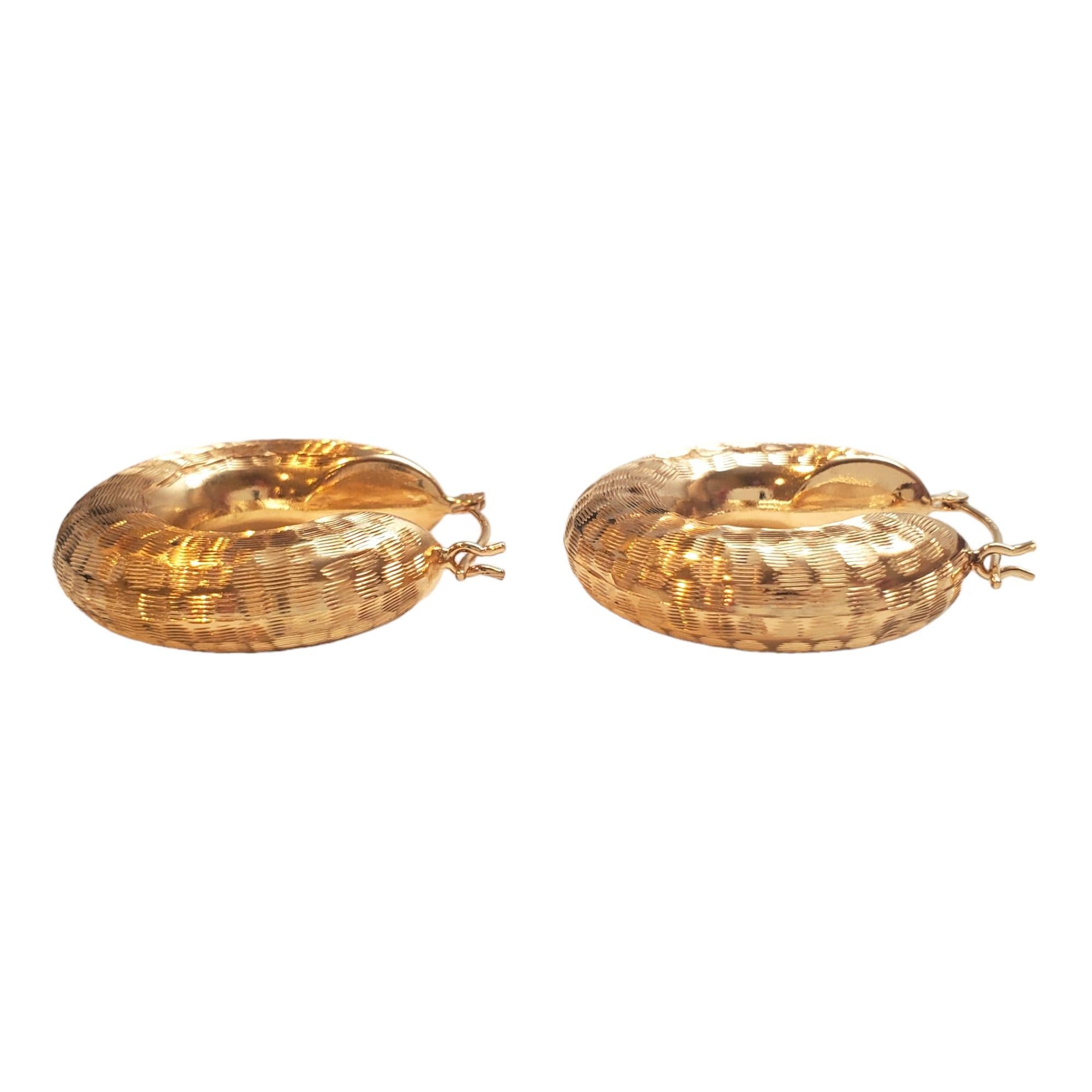 Créoles martelées en or jaune 14 carats n° 17937 en vente 1