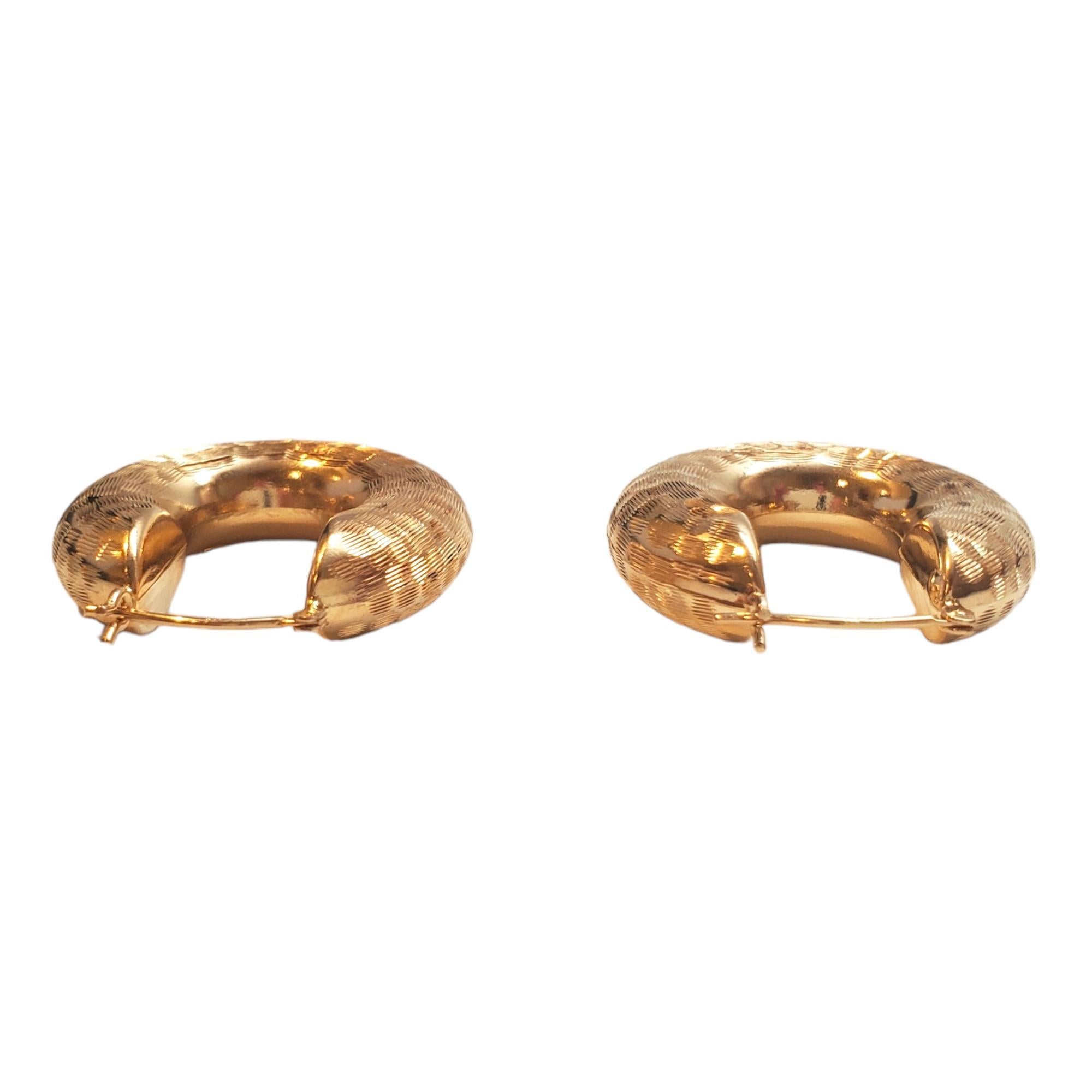 Créoles martelées en or jaune 14 carats n° 17937 en vente 2
