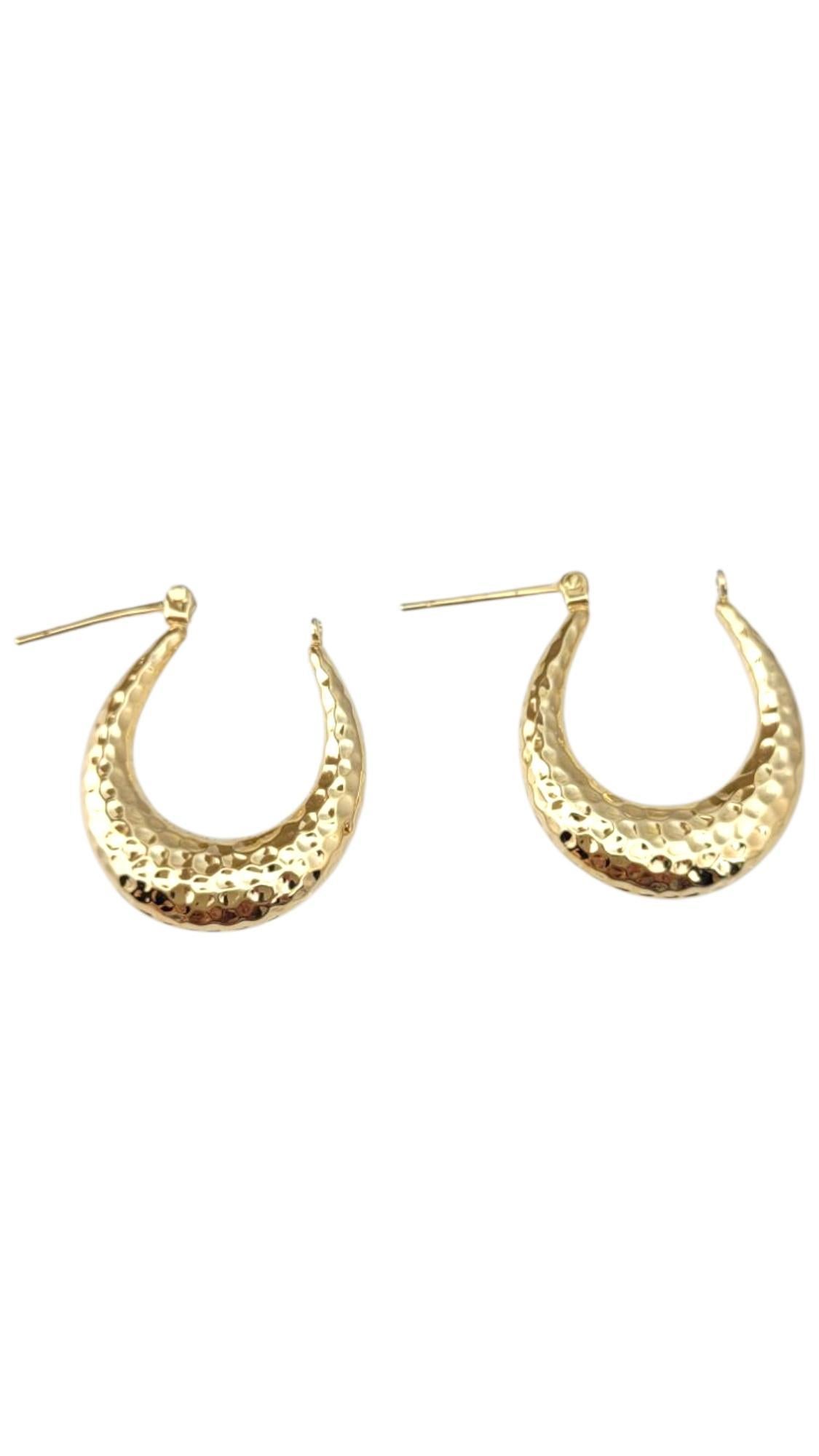 14K Yellow Gold Hammered Hoop Earrings #21709 In condizioni buone in vendita a Washington Depot, CT