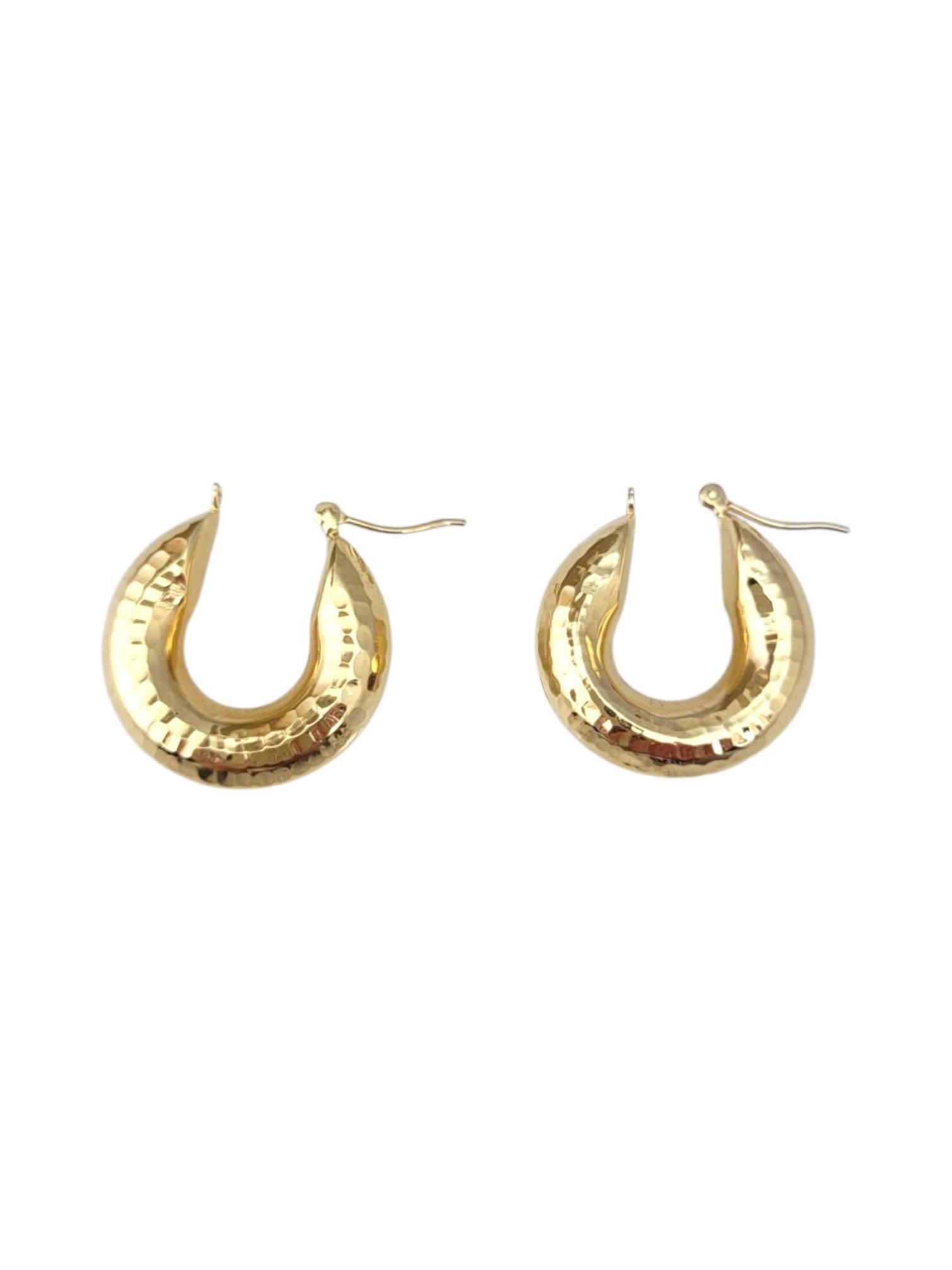 14K Yellow Gold Hammered Hoop Earrings #21729 In Good Condition For Sale In Washington Depot, CT