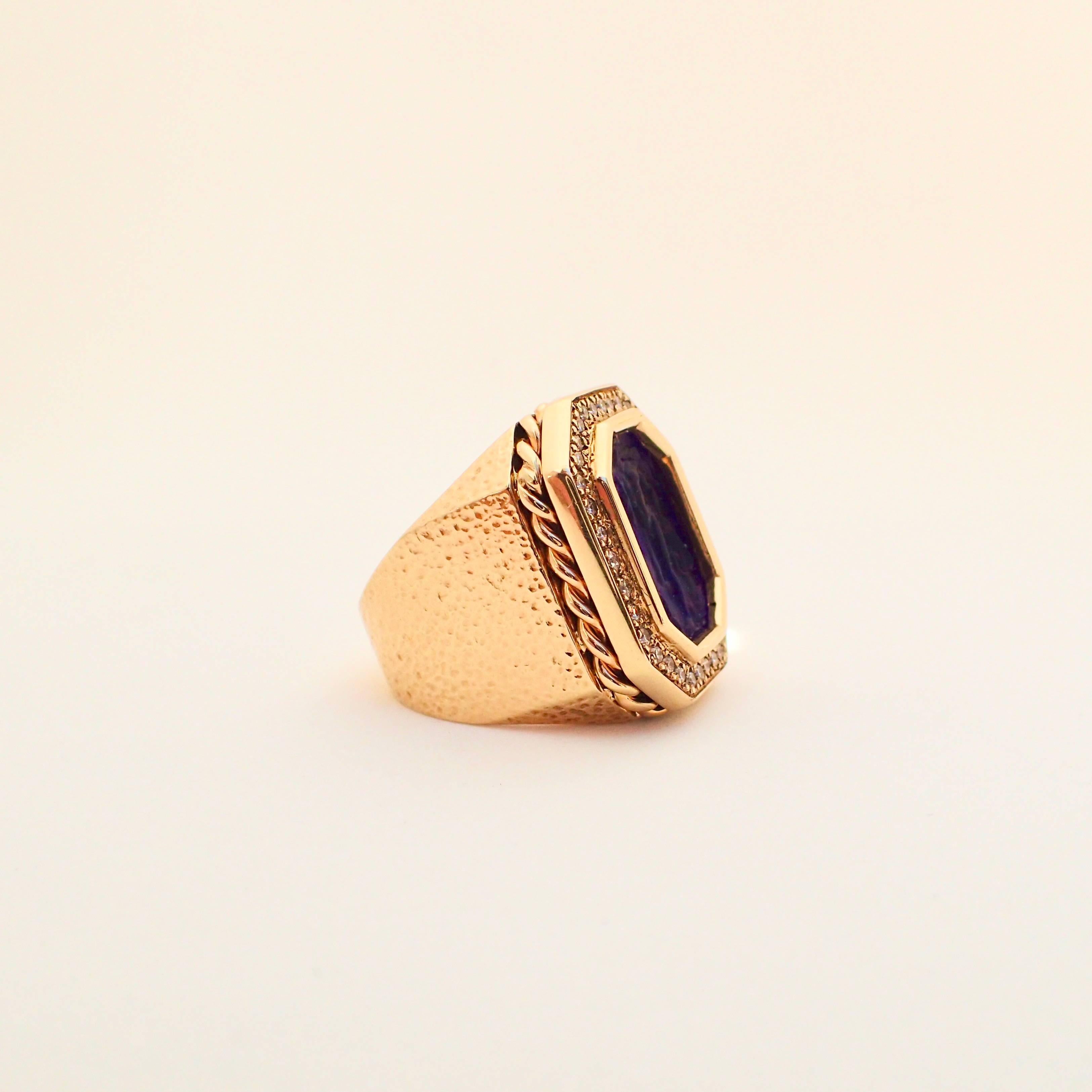 14 Karat Gold Hammered Texture Blue Intaglio Ring with 0.43 Carat of Diamond For Sale 13