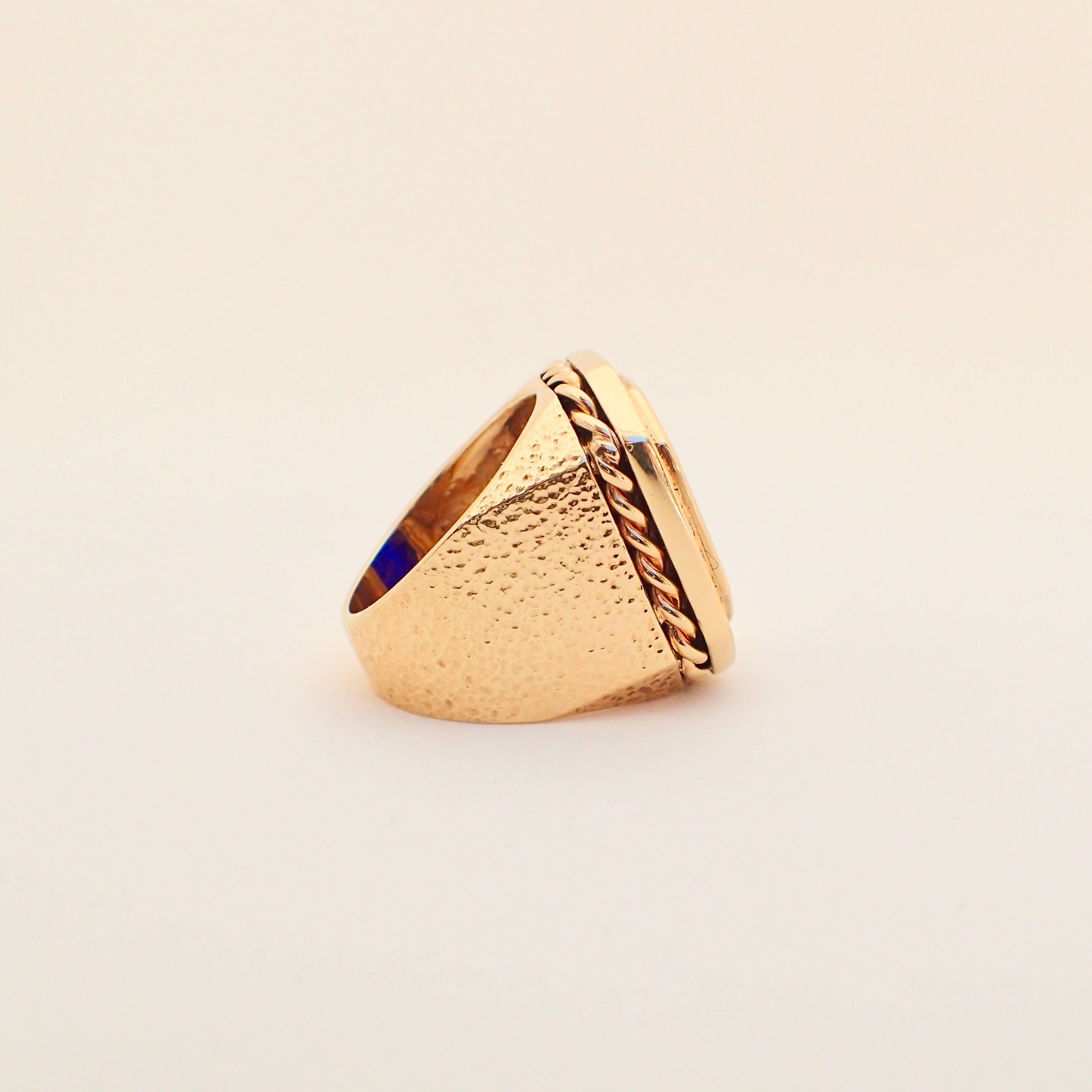 14 Karat Gold Hammered Texture Blue Intaglio Ring with 0.43 Carat of Diamond For Sale 14