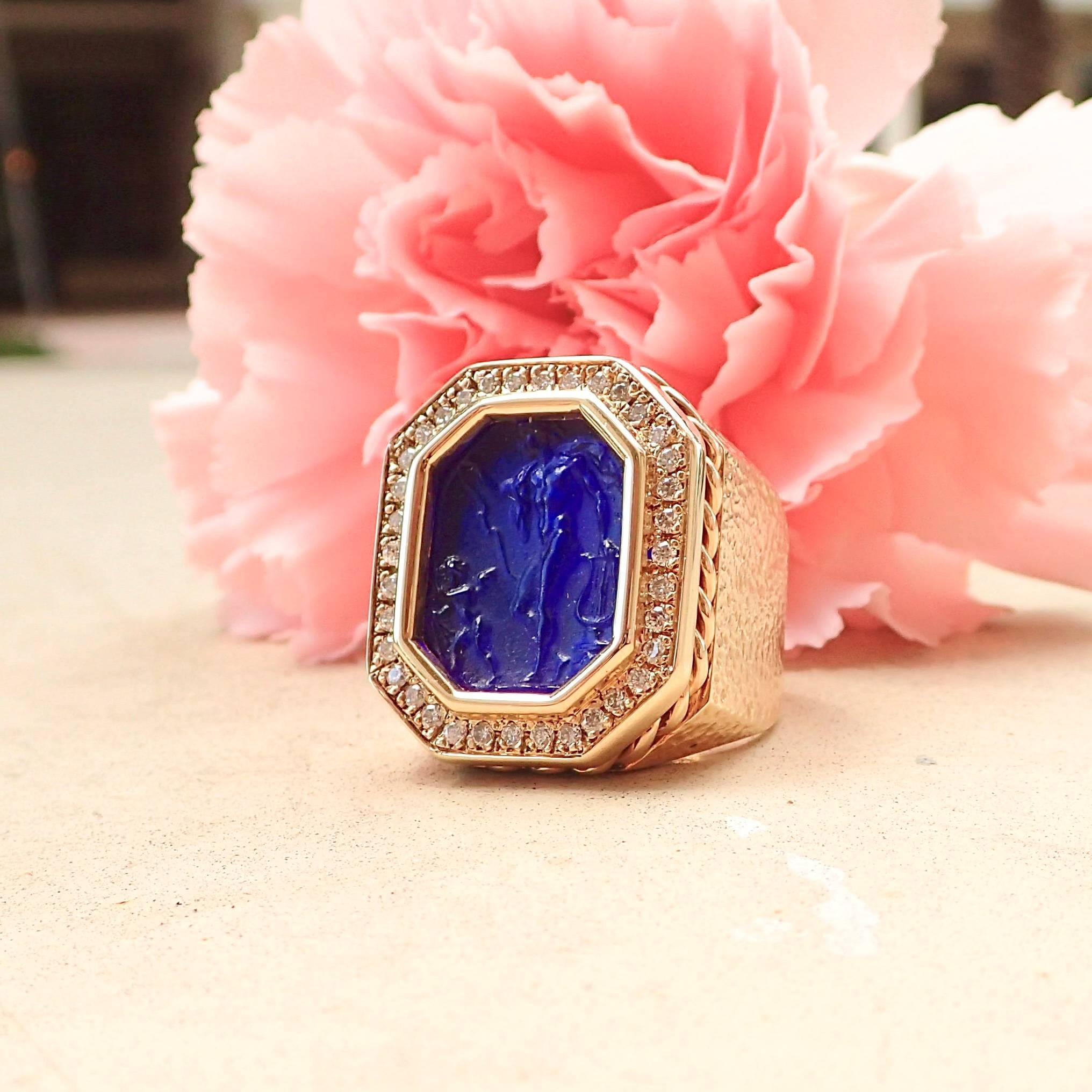 14 Karat Gold Hammered Texture Blue Intaglio Ring with 0.43 Carat of Diamond For Sale 5