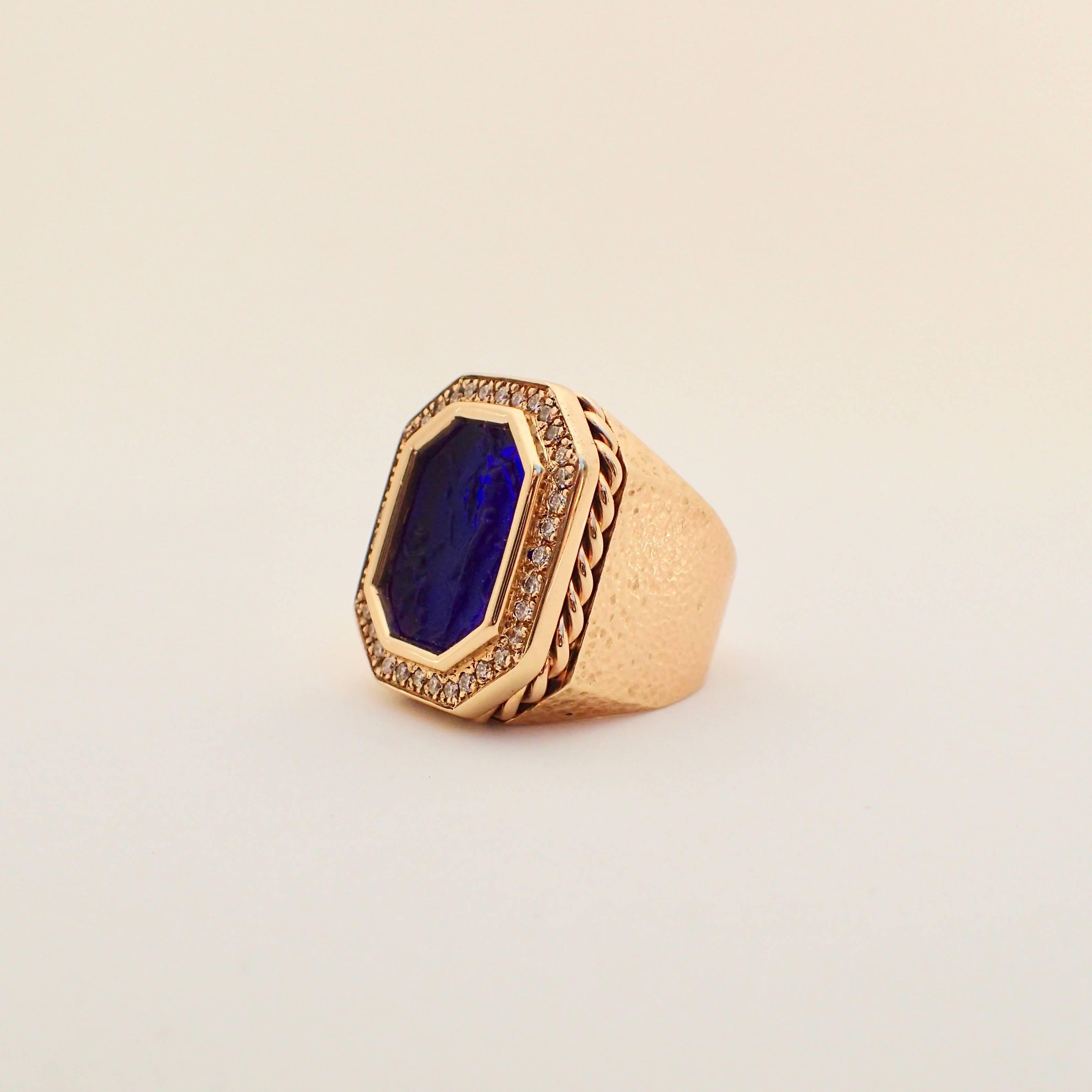 14 Karat Gold Hammered Texture Blue Intaglio Ring with 0.43 Carat of Diamond For Sale 8