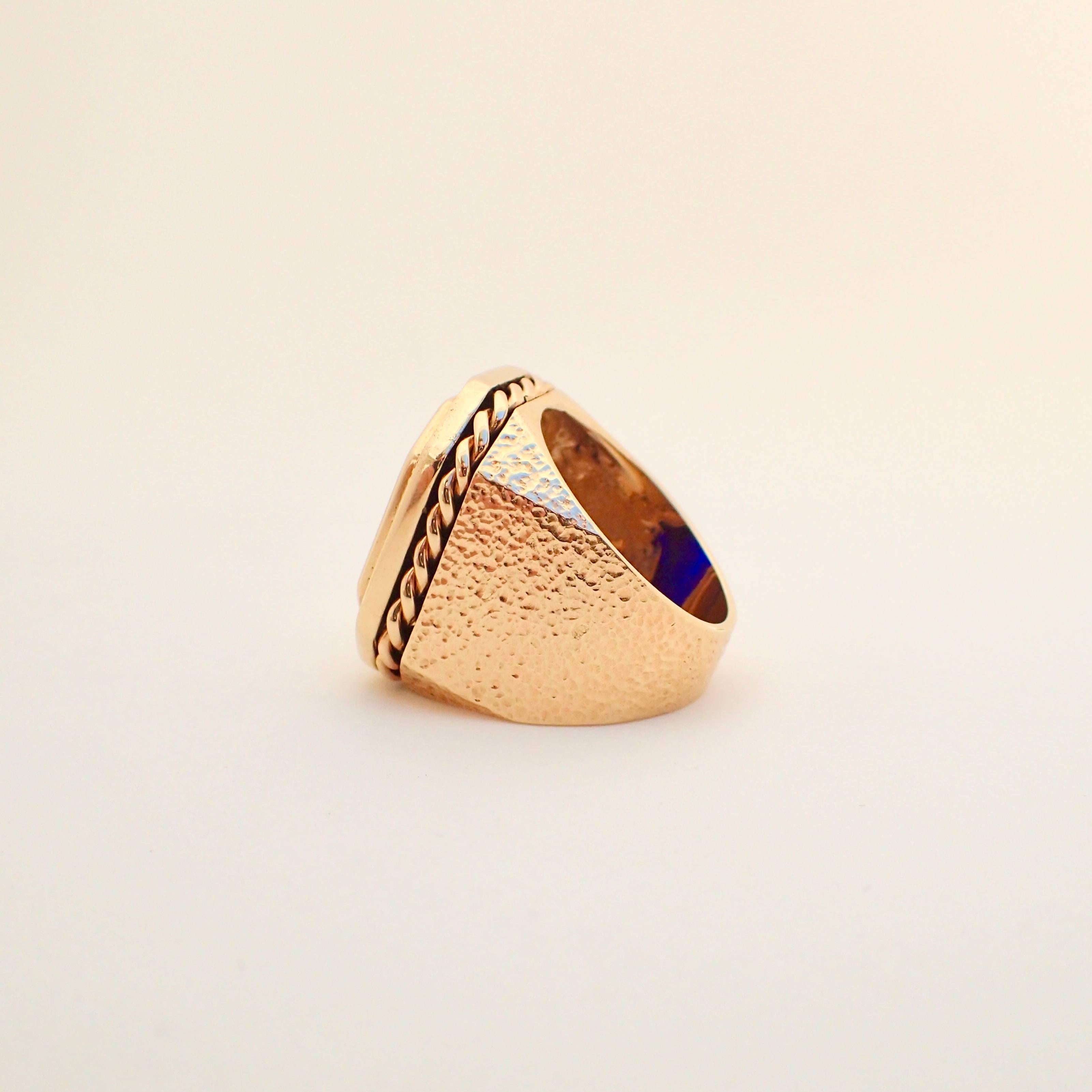 14 Karat Gold Hammered Texture Blue Intaglio Ring with 0.43 Carat of Diamond For Sale 9