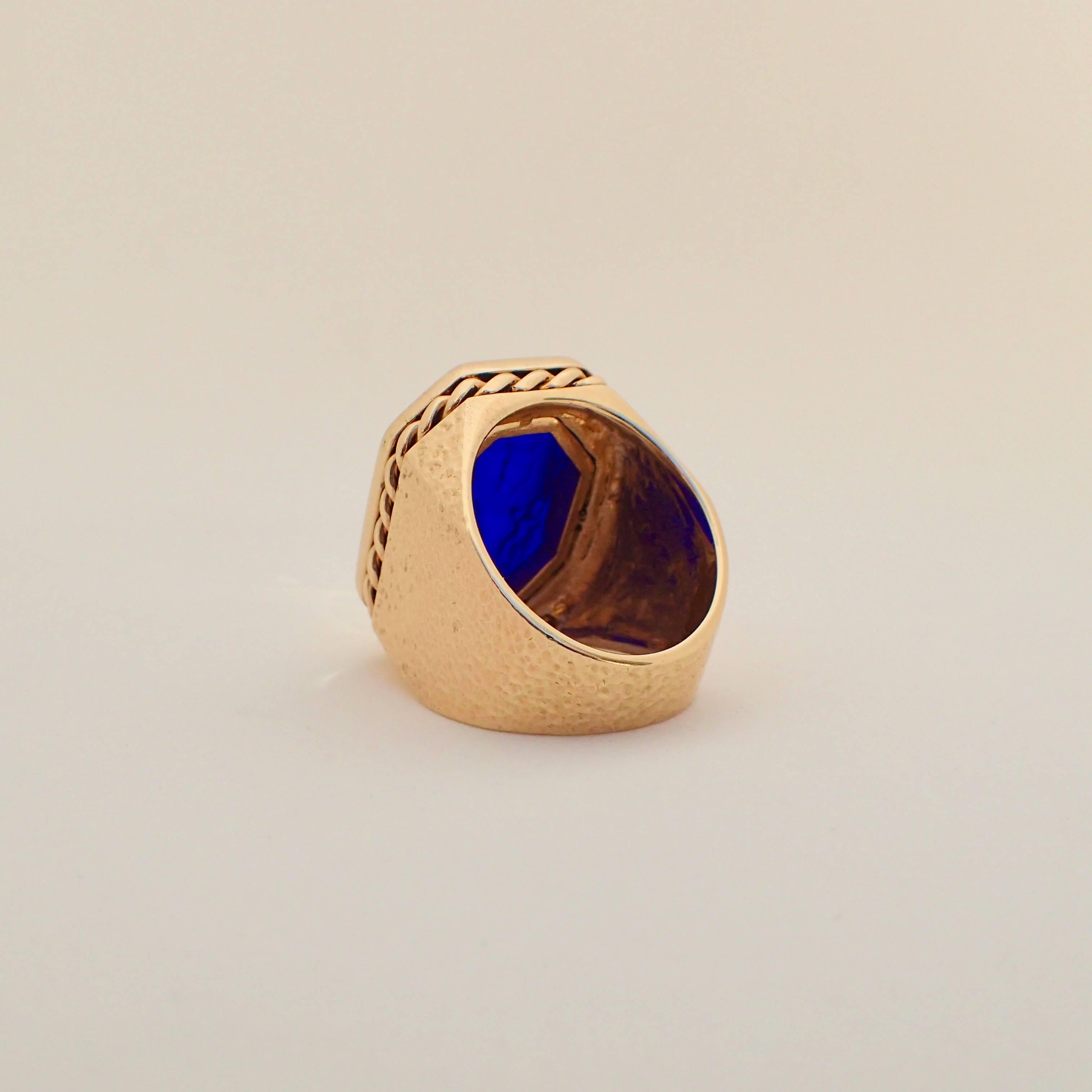 14 Karat Gold Hammered Texture Blue Intaglio Ring with 0.43 Carat of Diamond For Sale 11
