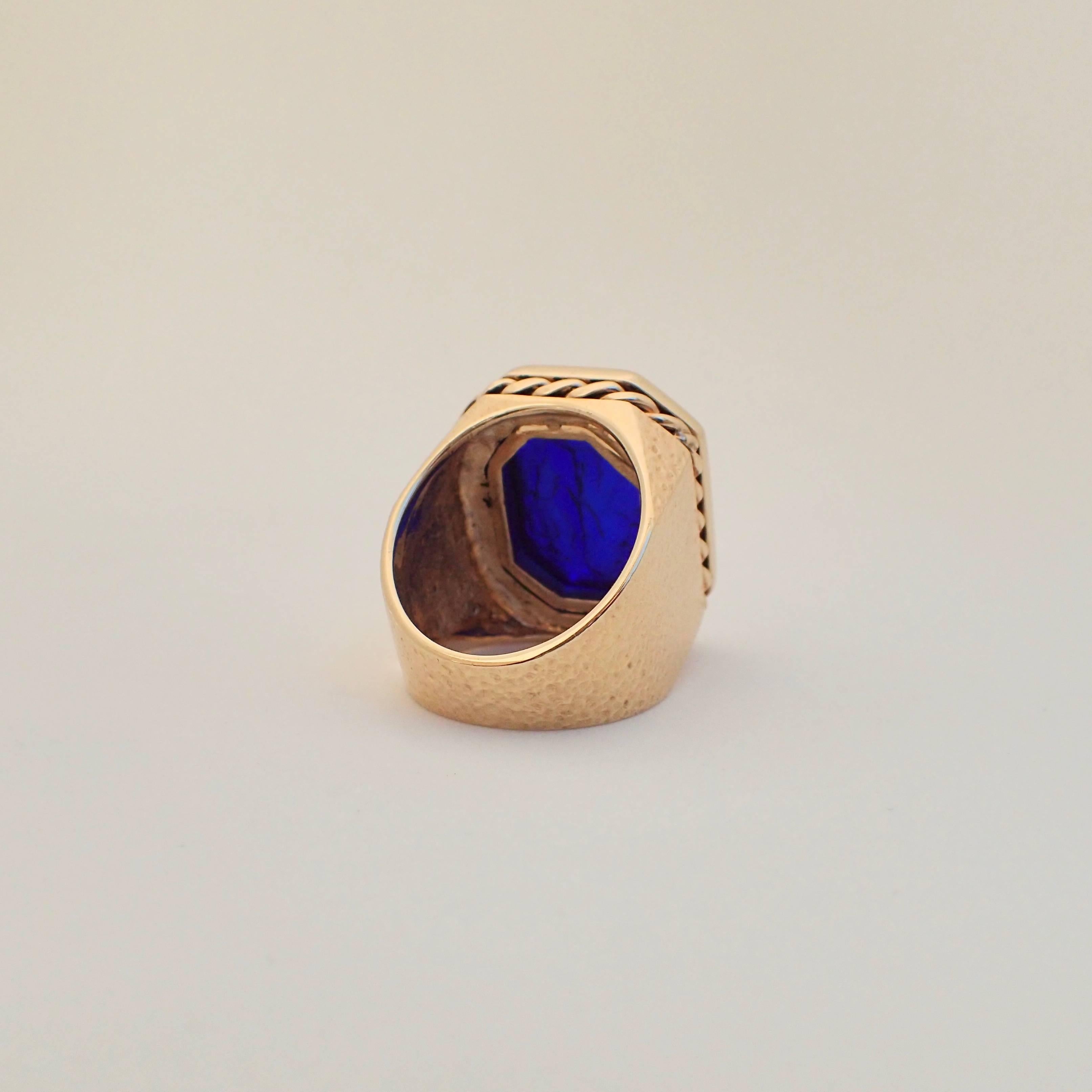 14 Karat Gold Hammered Texture Blue Intaglio Ring with 0.43 Carat of Diamond For Sale 12