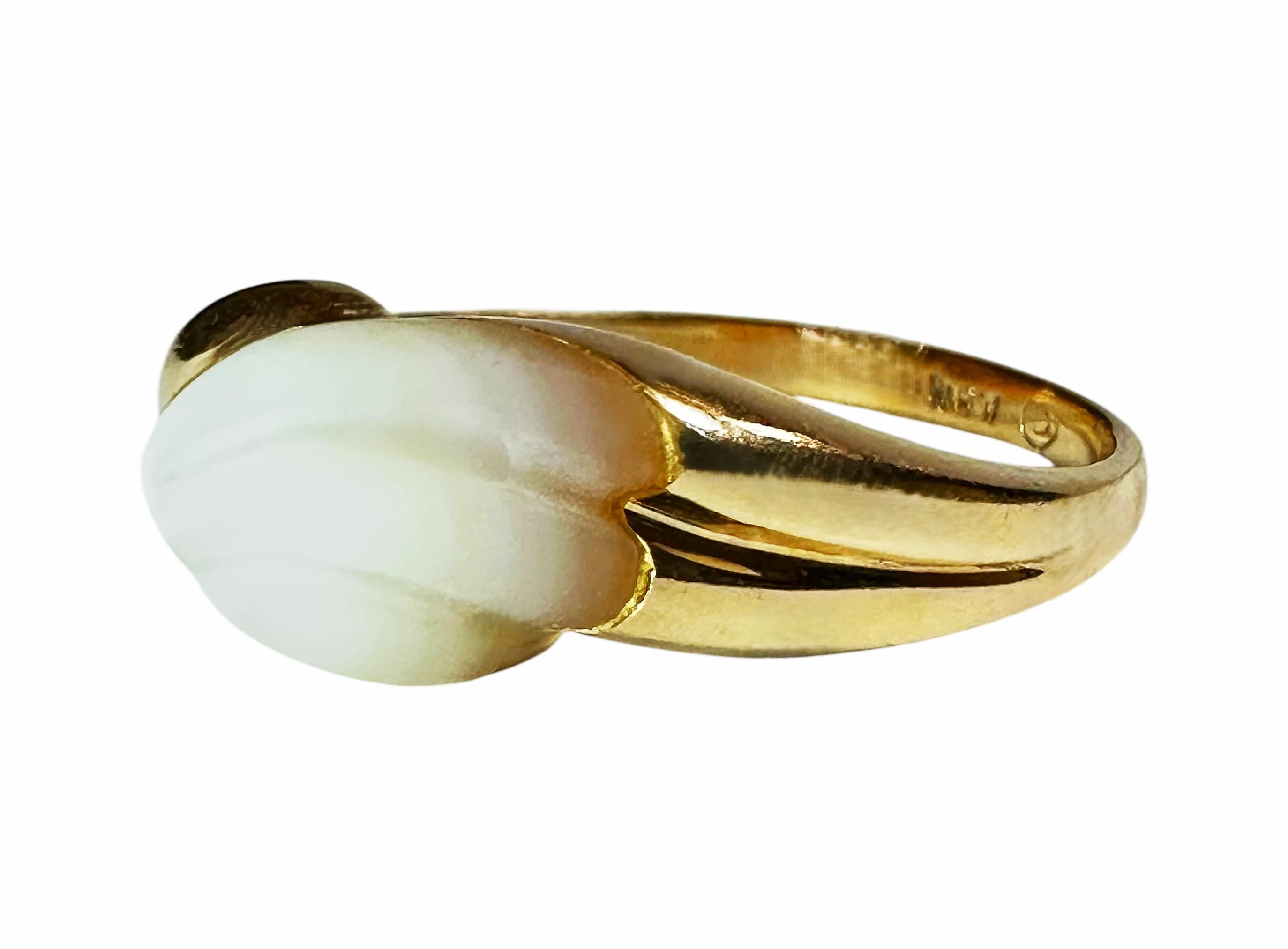 14k Yellow Gold Hand Carved Art Deco Mother of Pearl Ring size 6.75 In Excellent Condition For Sale In Eagan, MN