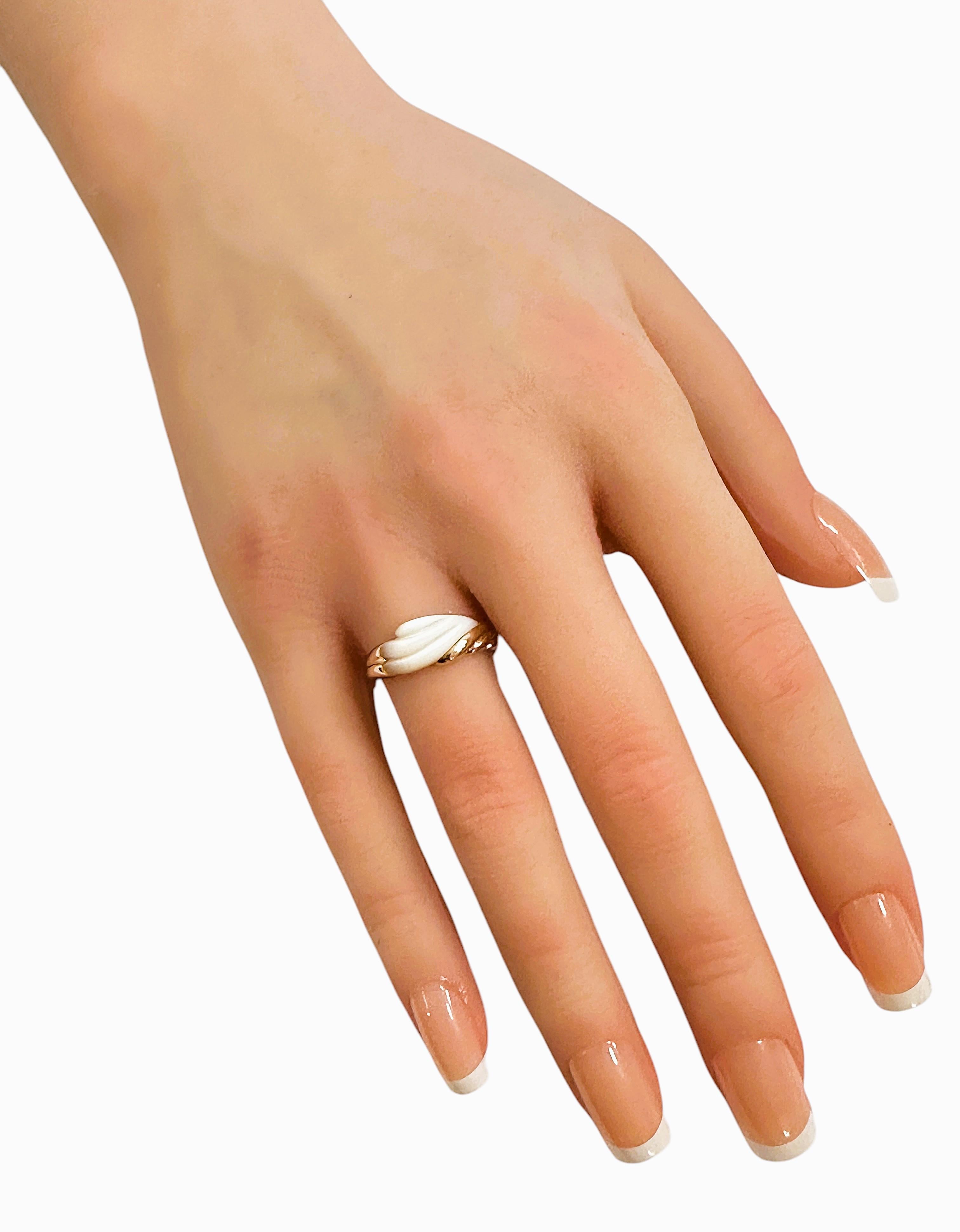 14k Yellow Gold Hand Carved Art Deco Mother of Pearl Ring size 6.75 For Sale 2