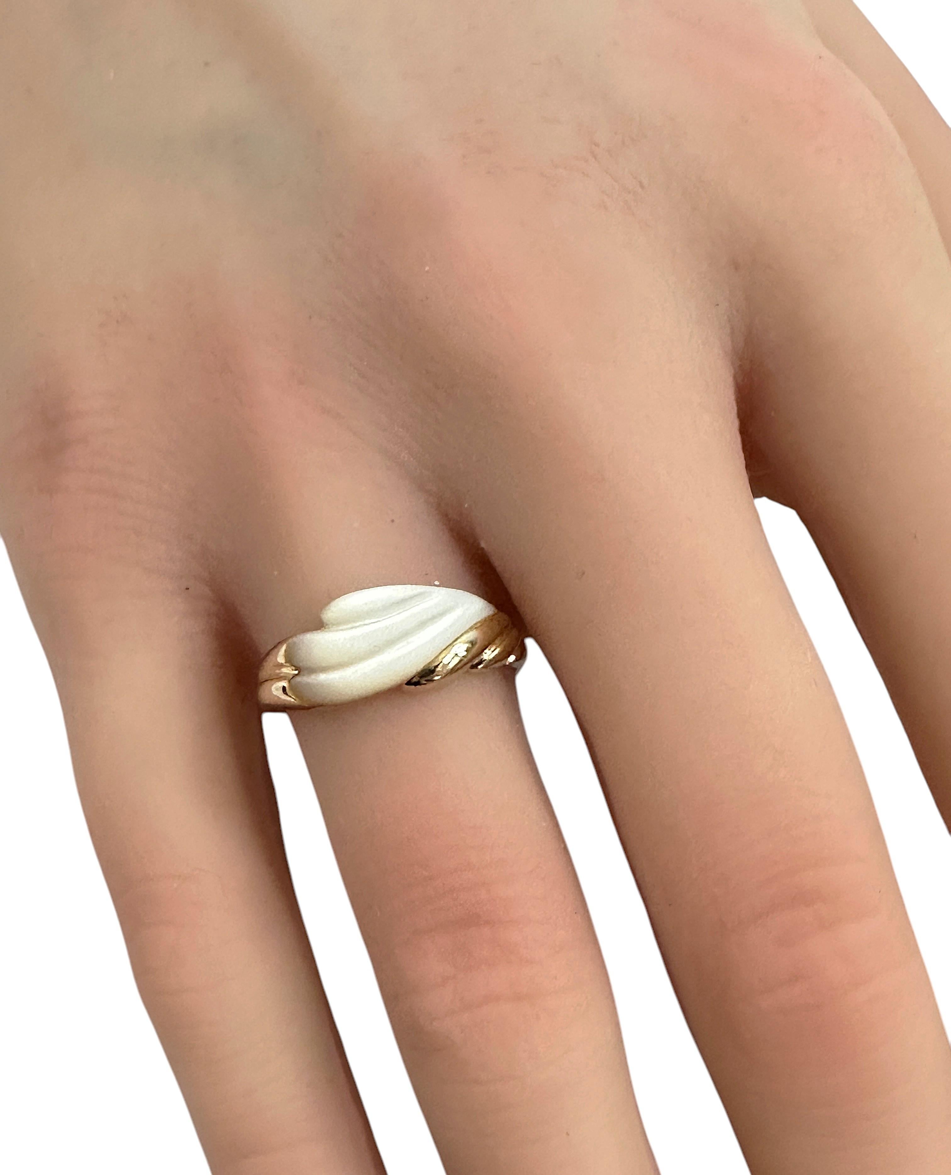 14k Yellow Gold Hand Carved Art Deco Mother of Pearl Ring size 6.75 For Sale 3