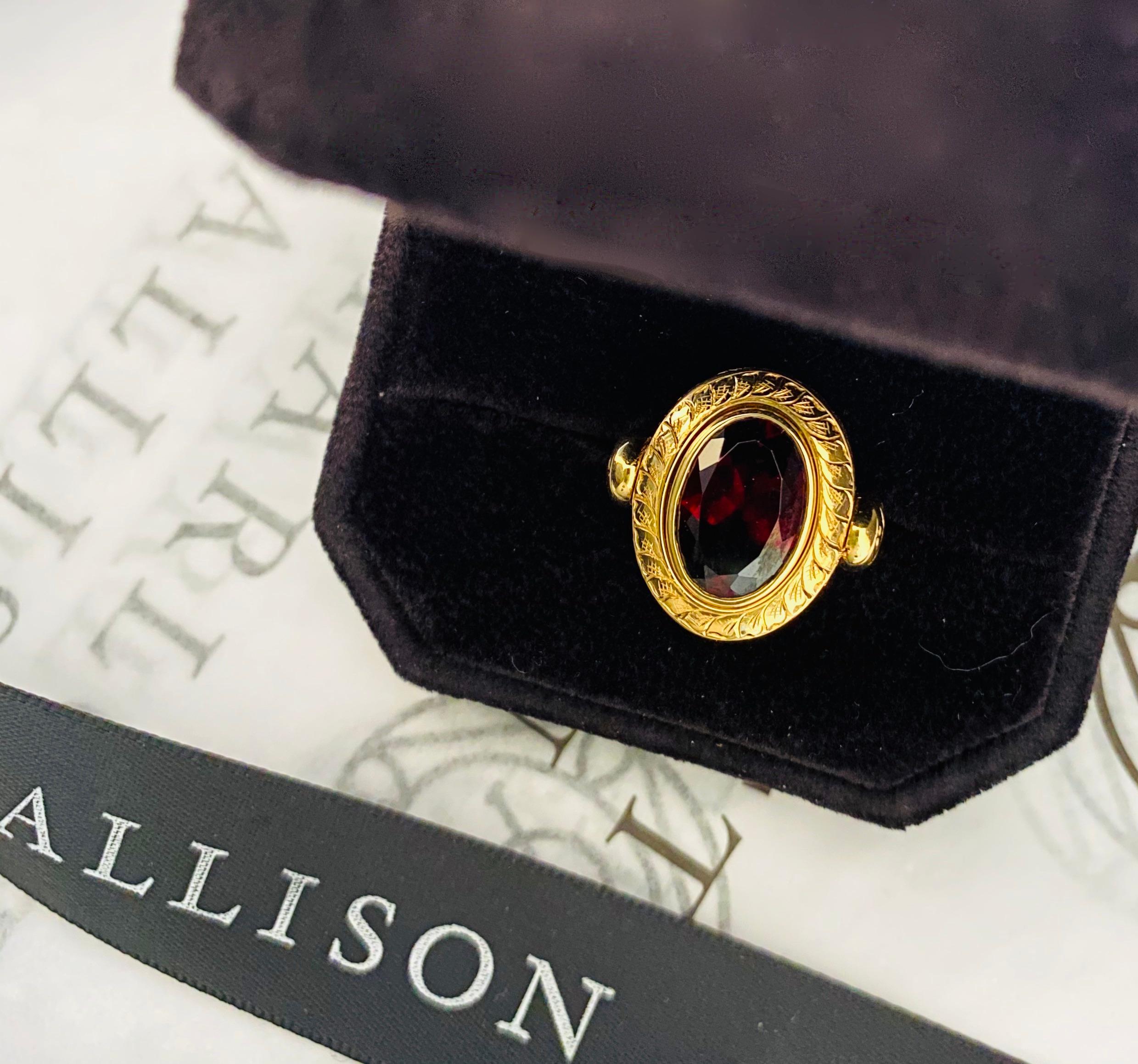 Contemporary 14 Karat Yellow Gold Hand Engraved Garnet Ring For Sale