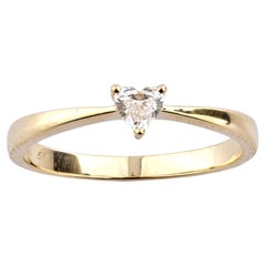 Anillo solitario de oro amarillo de 14 quilates con diamante talla corazón