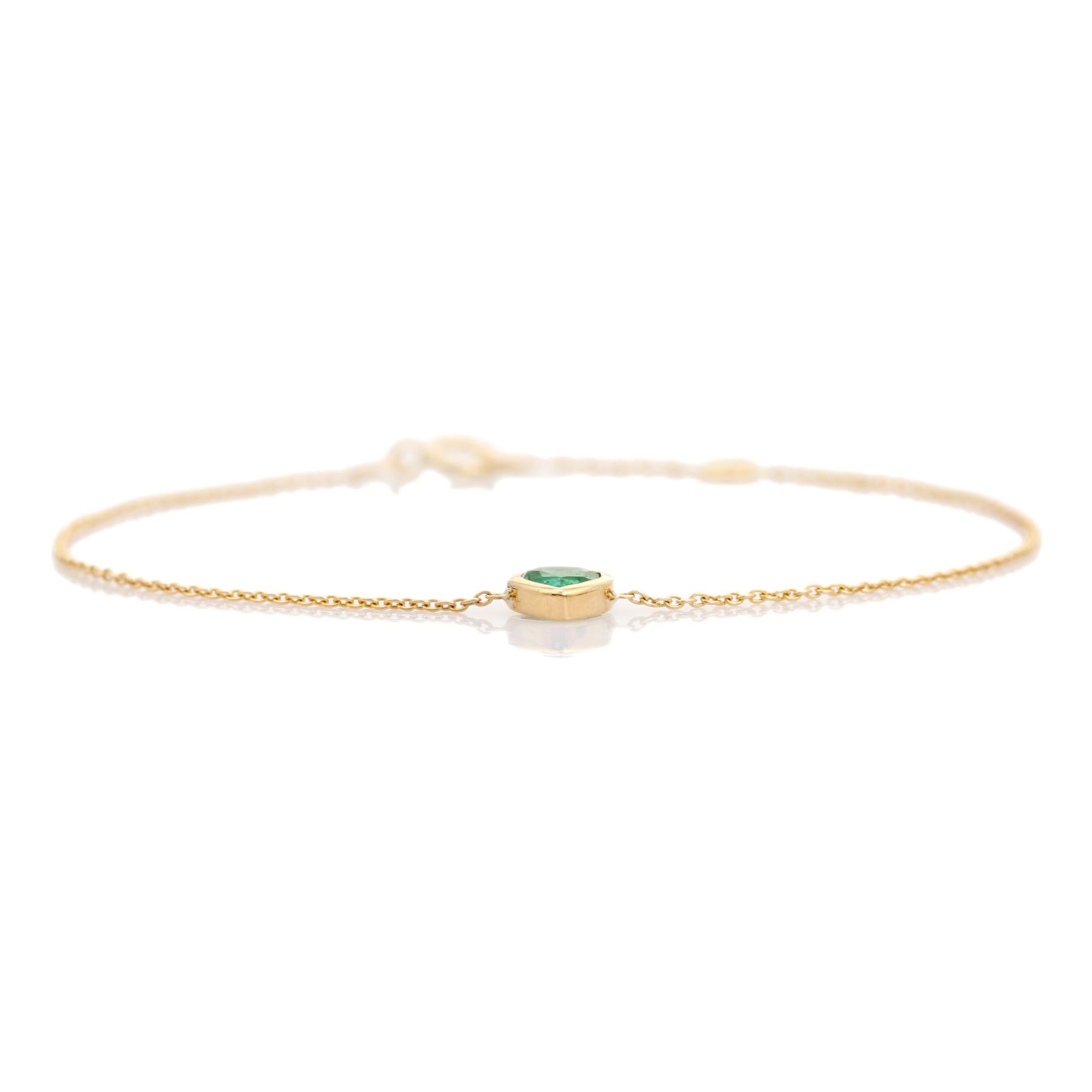 Bracelet de chaîne en or jaune 14K serti d'émeraudes en forme de coeur pour femmes en vente 1